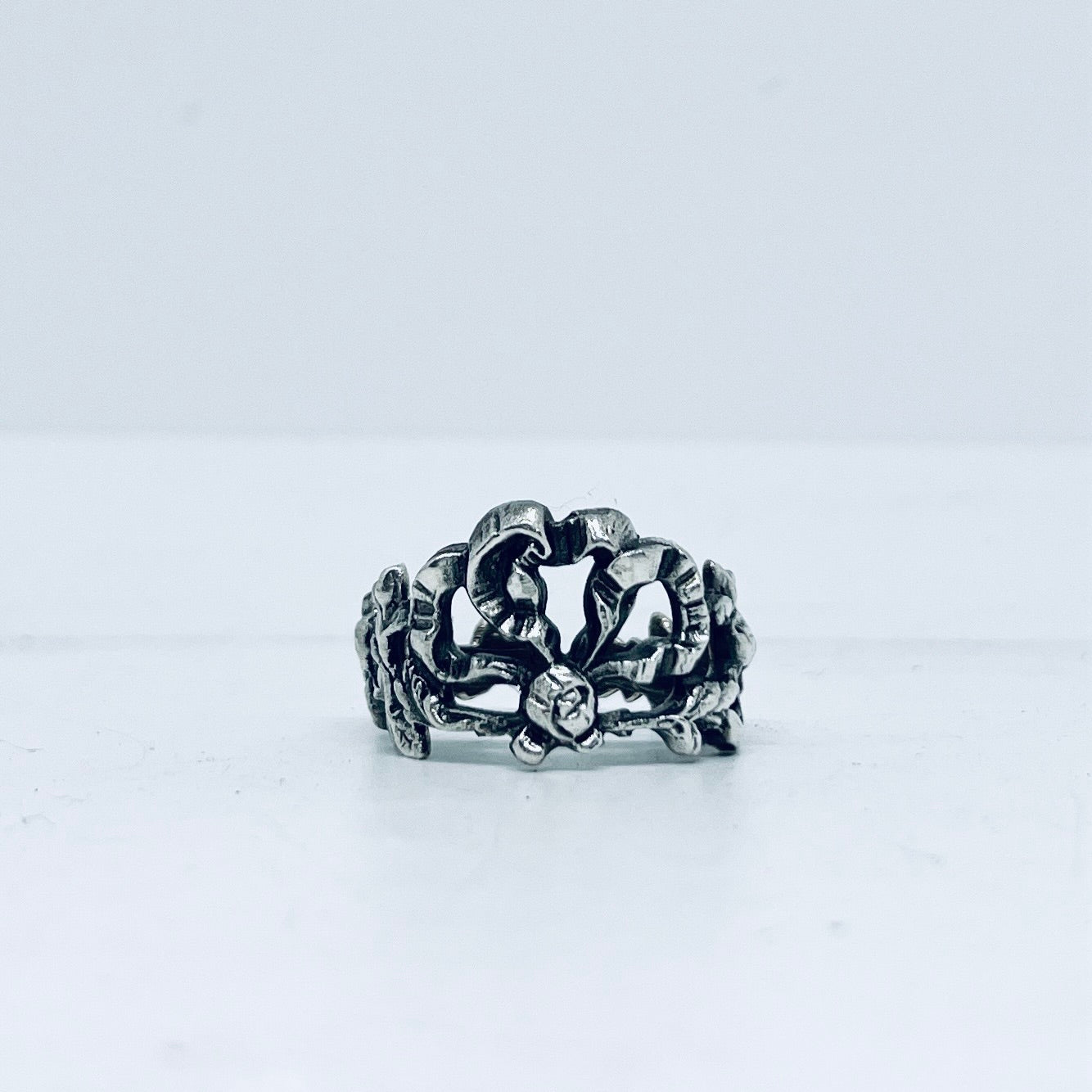 Anello Artigianale FIOCCO Mod. SPILLA Realizzato con Antica spilla in Argento (Prima Metà del ’900)