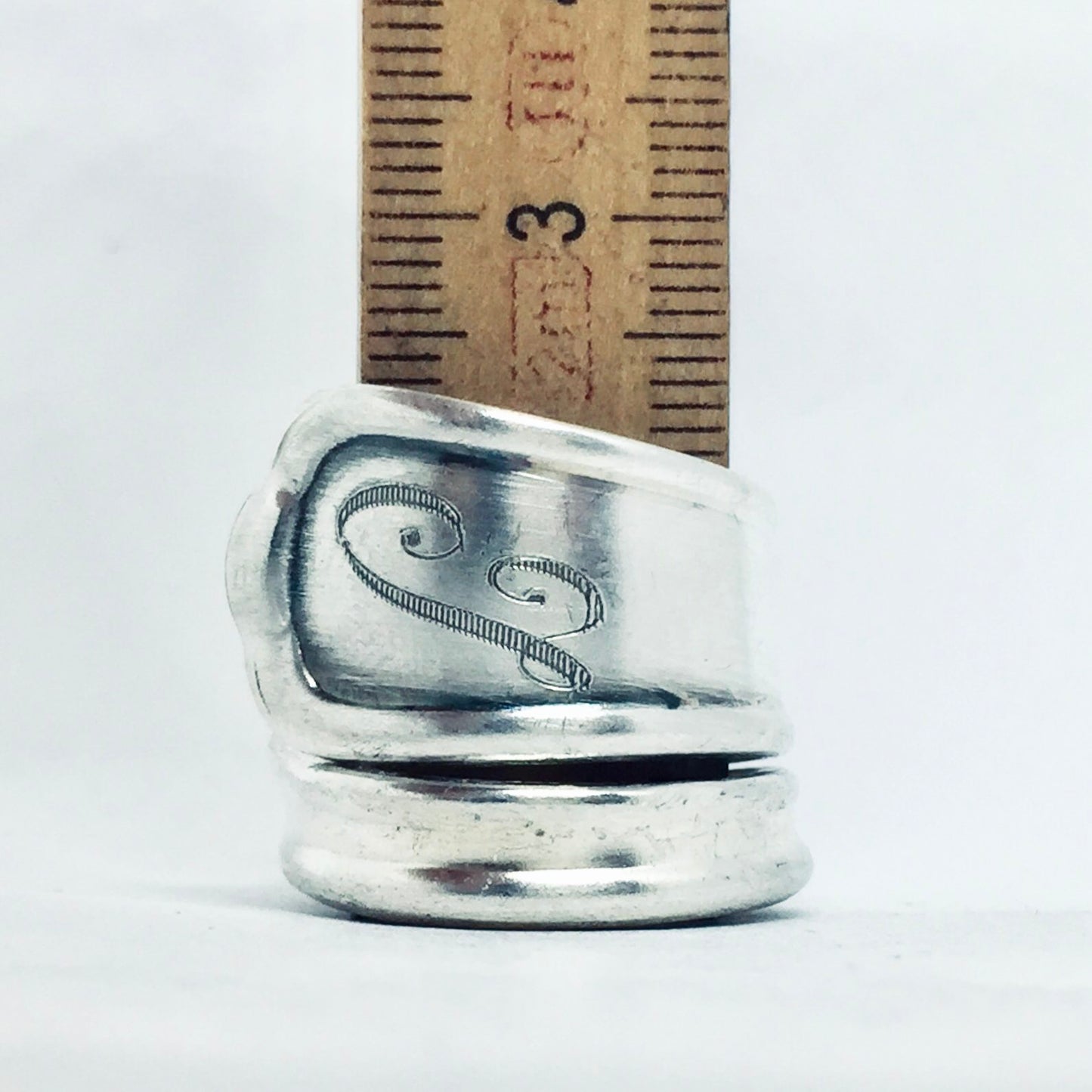 Anello Artigianale con Iniziale I