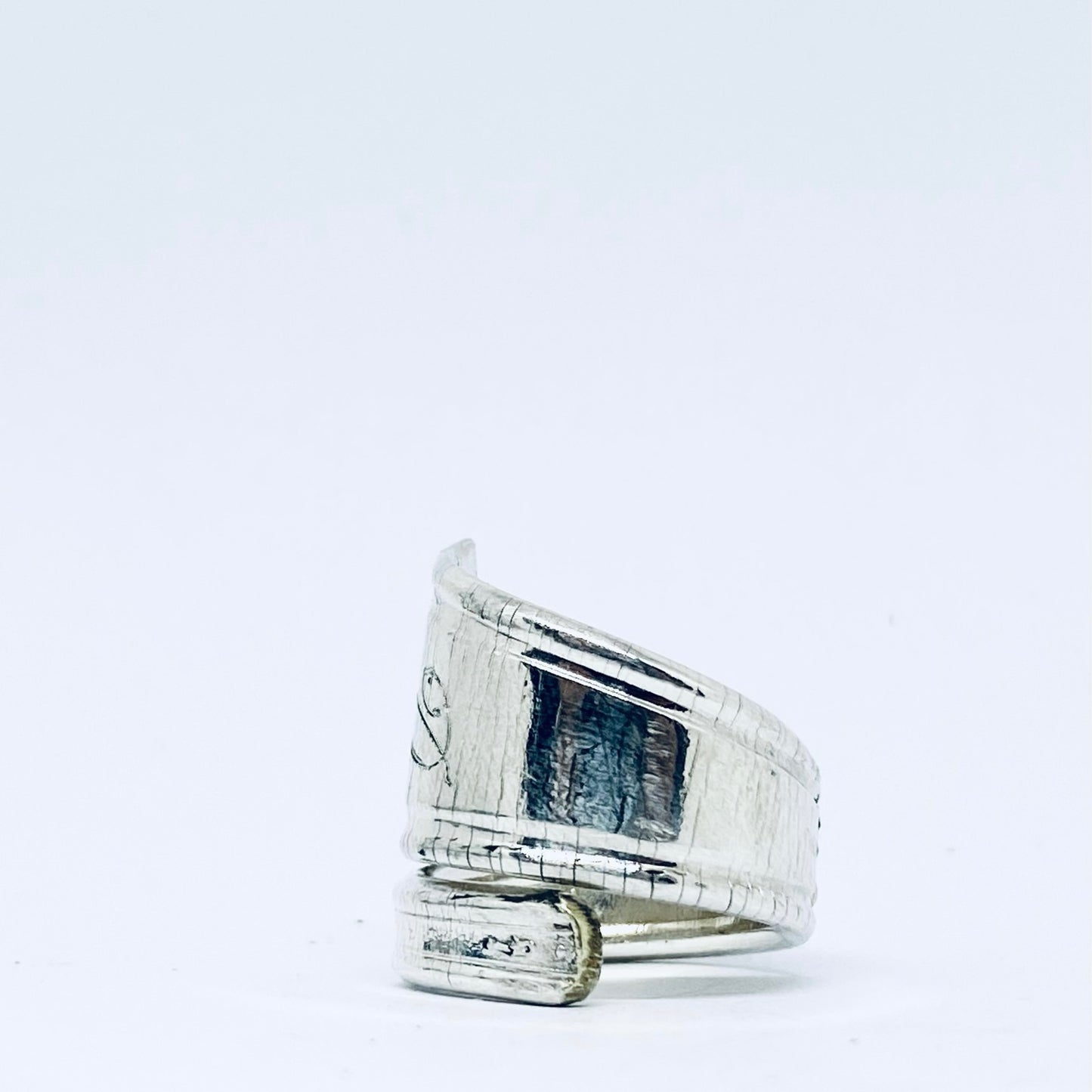 Anello Artigianale con Iniziale D