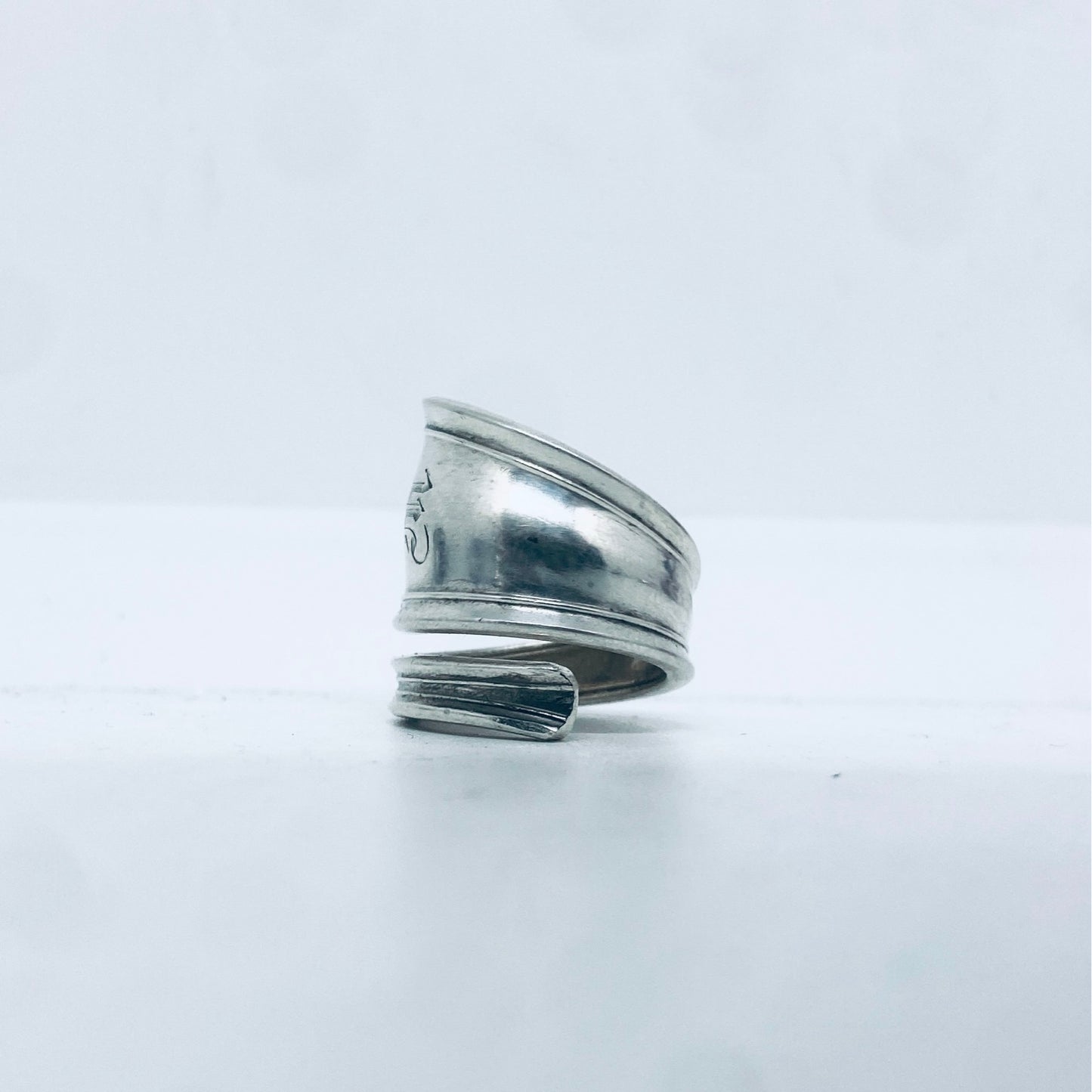 Anello Artigianale con Iniziale M
