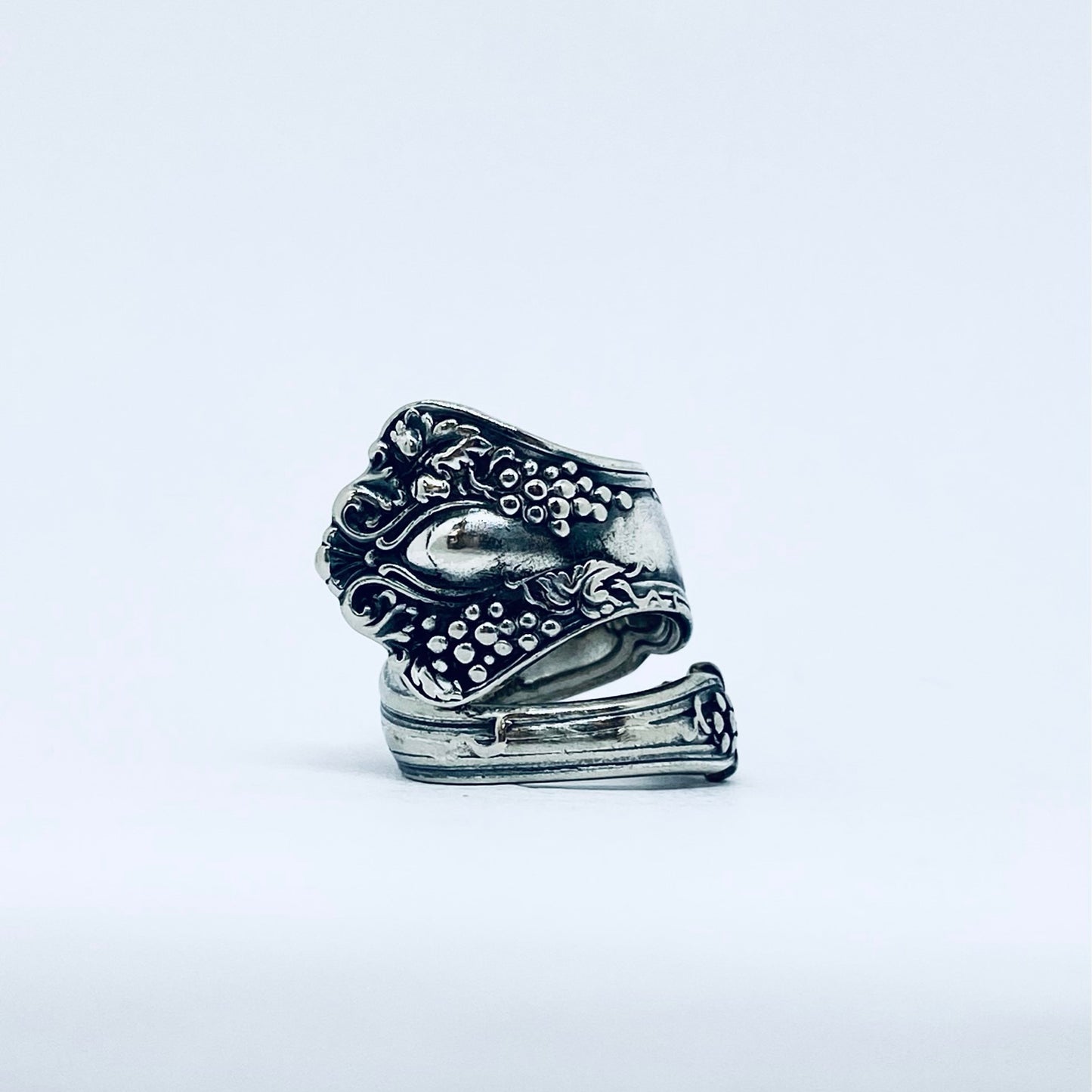 Anello Artigianale UVA Mod. SPIRALE Realizzato con Antica posata in Argento (Prima Metà del ’900)