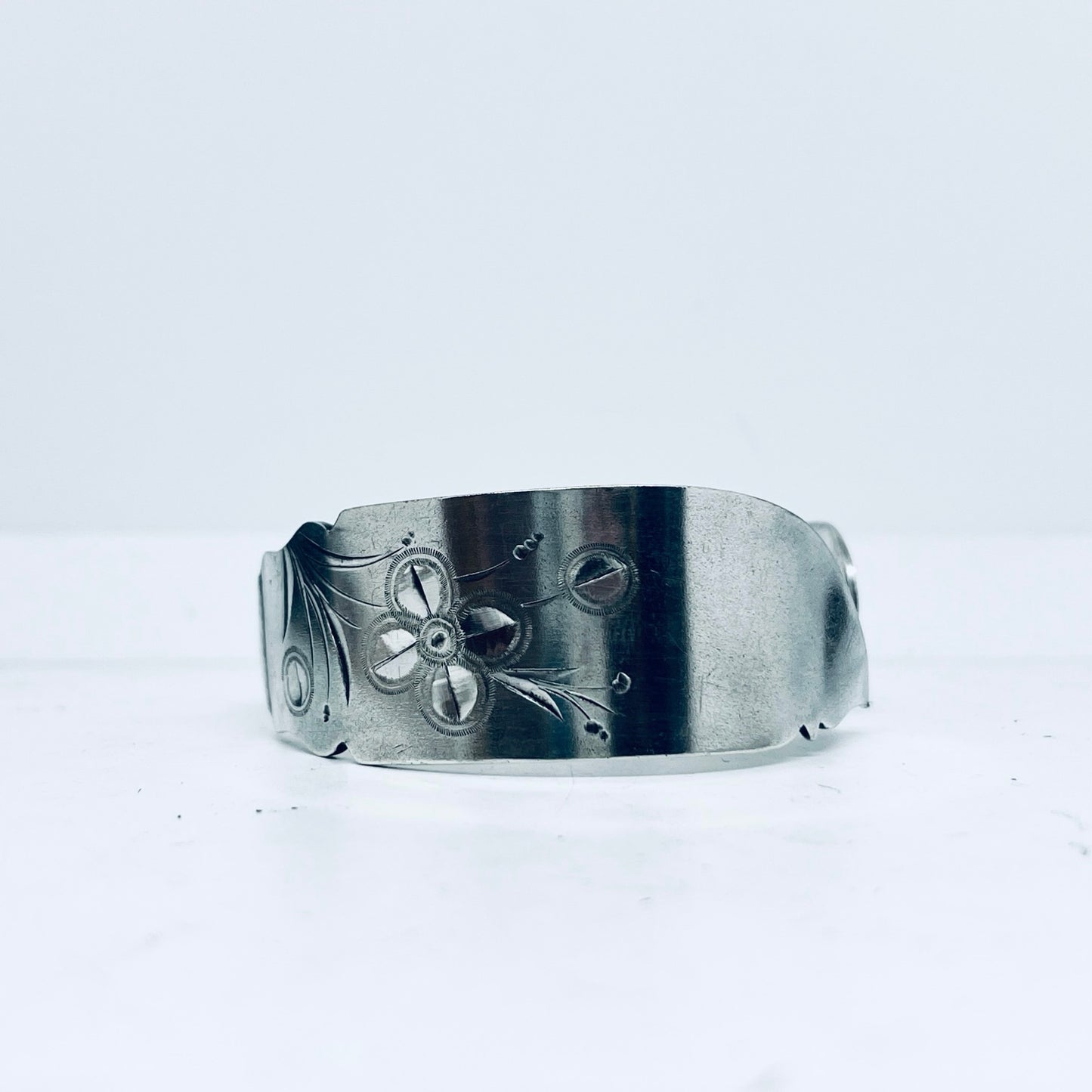 Bracciale Artigianale Mod. MASTER BUTTER KNIFE Realizzato con Antica posata in Argento (Prima Metà del ’900)
