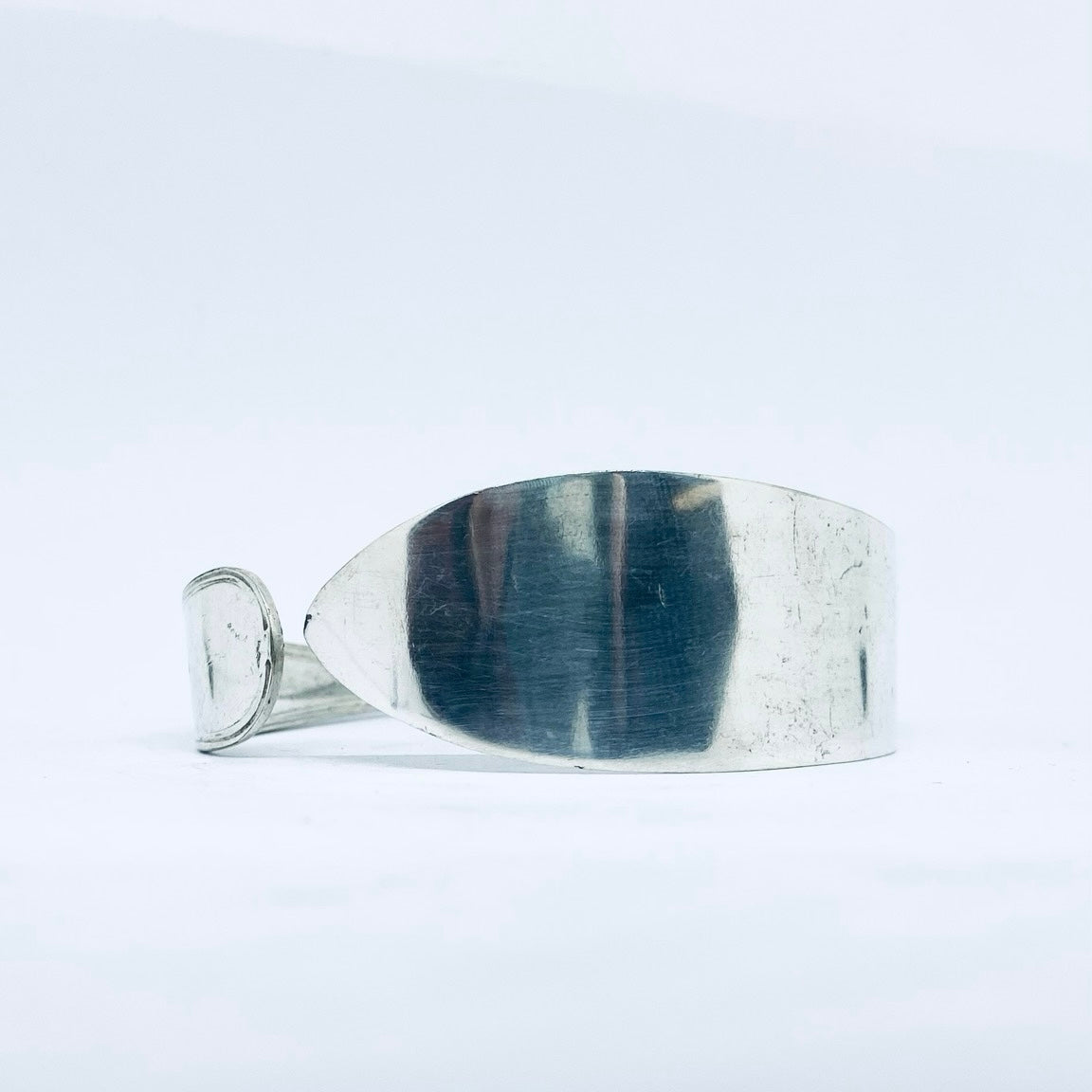 Bracciale Artigianale Mod. MASTER BUTTER KNIFE Realizzato con Antica posata in Argento (Prima Metà del ’900)