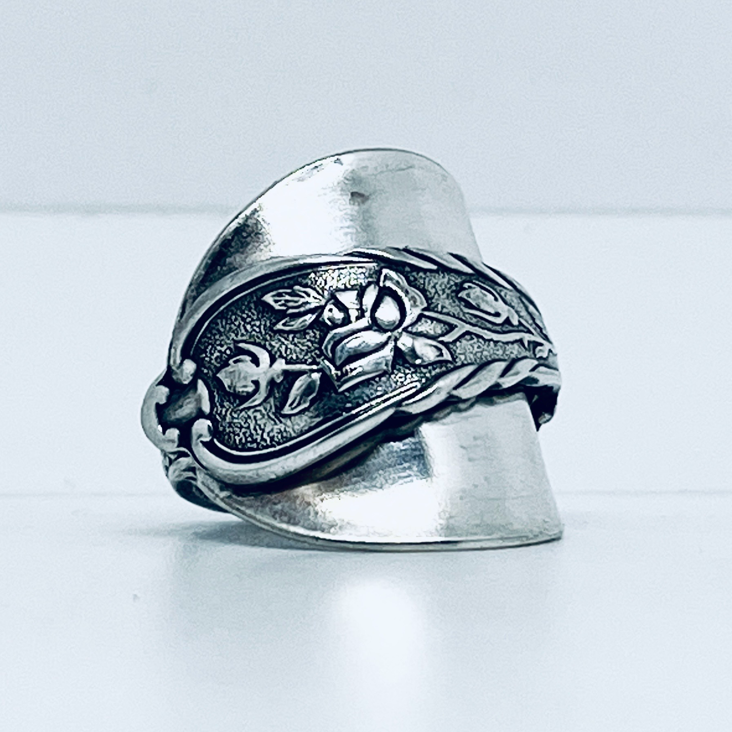 Anello Artigianale ROSE Mod. INTERO Realizzato con intero Antico Cucchiaino in Argento (Prima Metà del ’900)