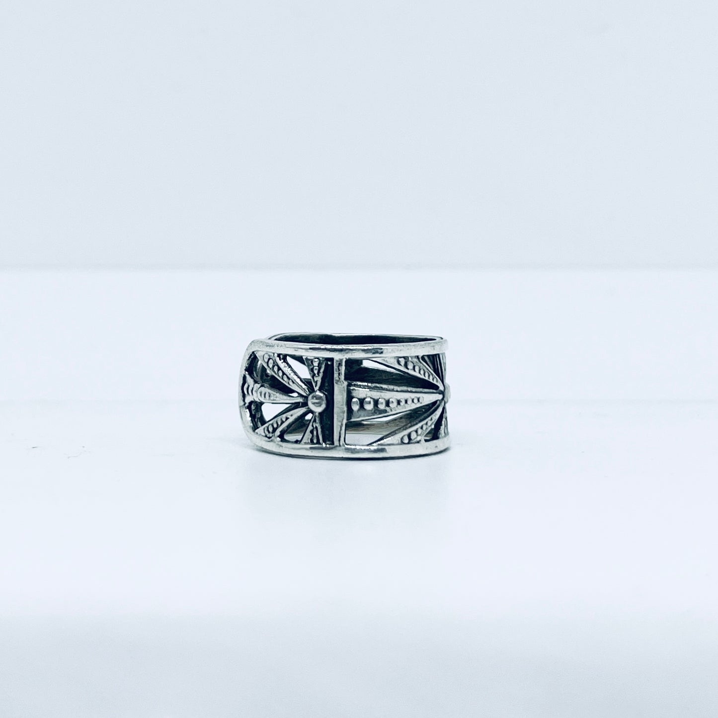Anello Artigianale ASTRO Mod. SPILLA Realizzato con Antica spilla in Argento (Prima Metà del ’900)