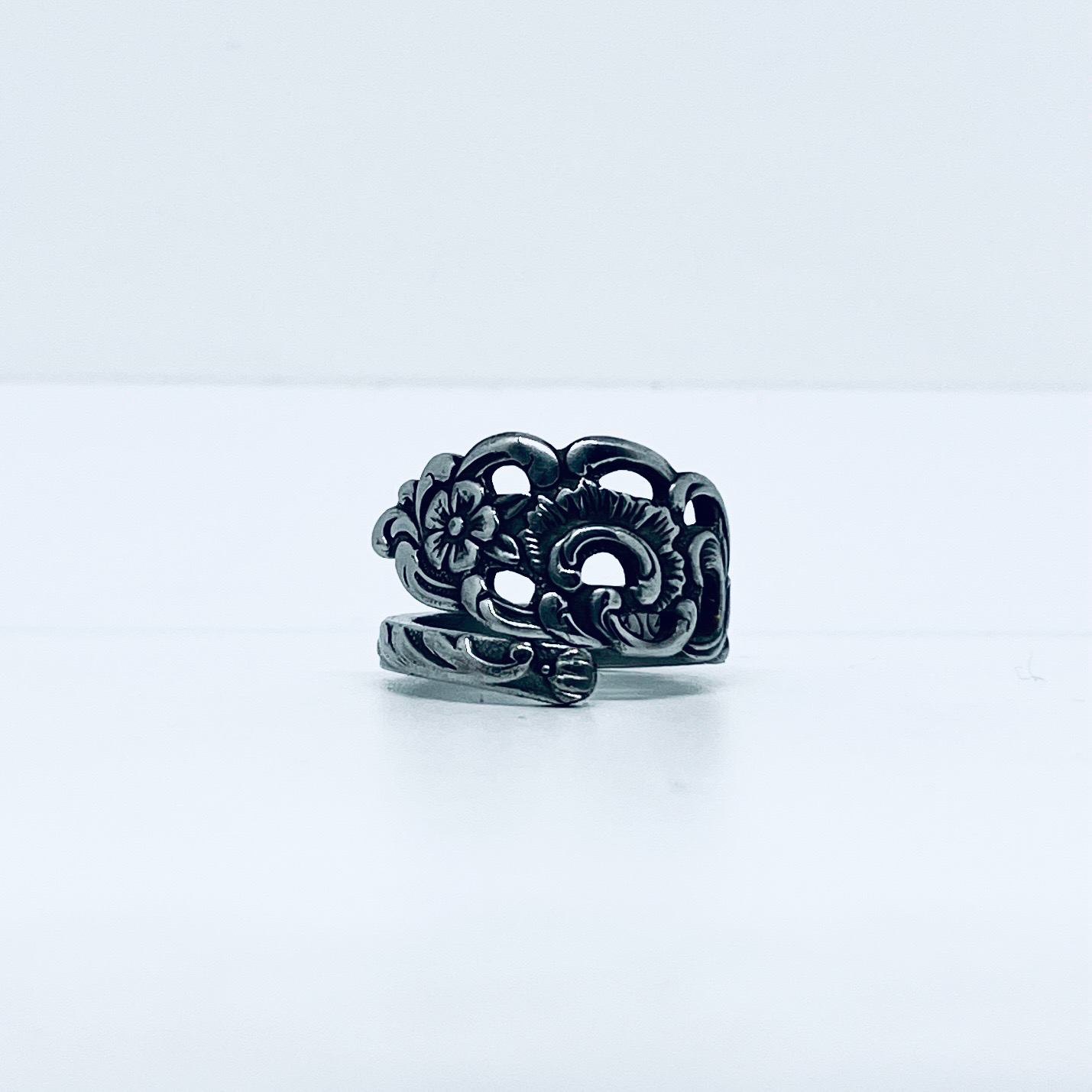 Anello Artigianale NONTISCORDARDIMÉ Mod. SPIRALE Realizzato con Antica posata in Argento (Prima Metà del ’900)