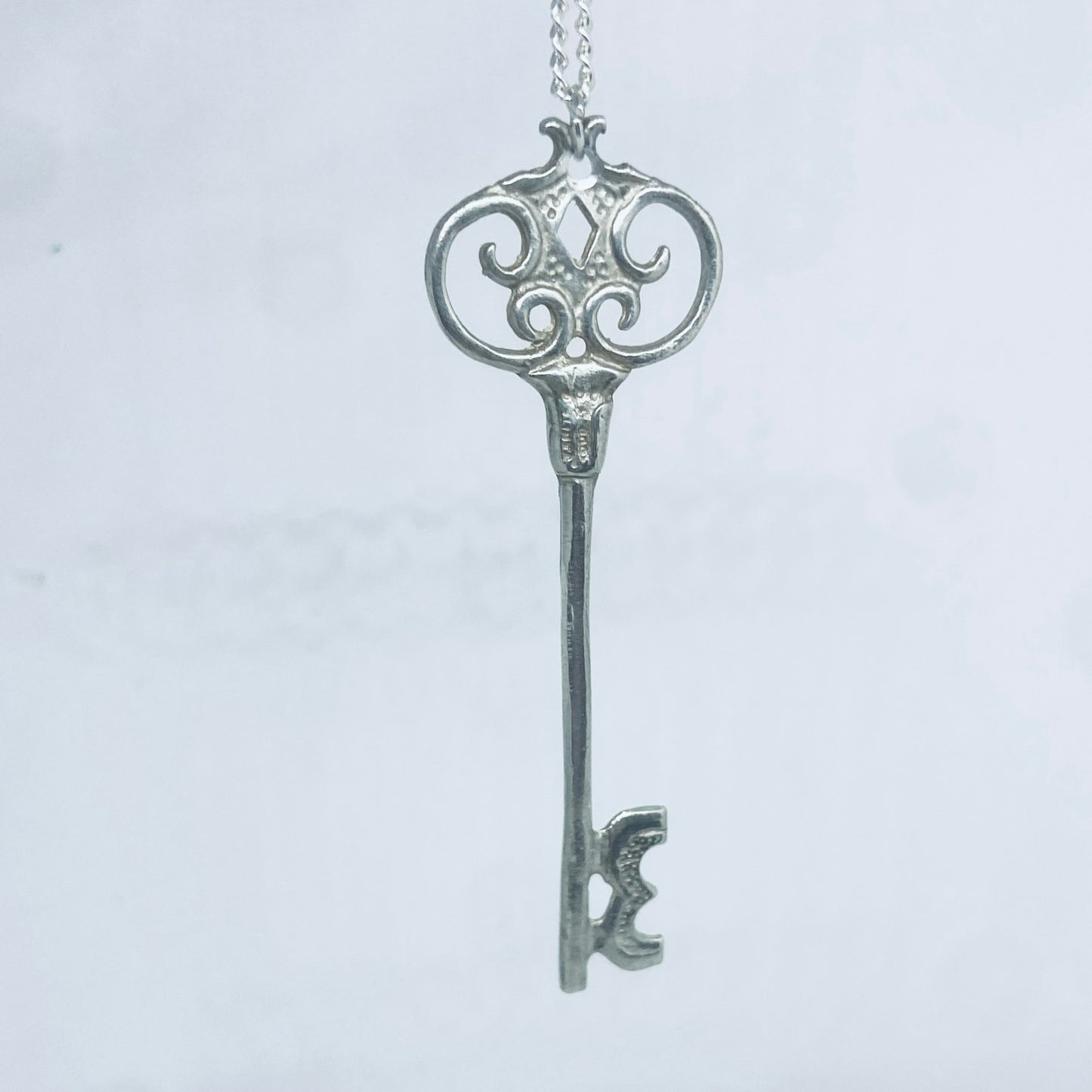 Pendente Artigianale Mod. CHIAVE Realizzato con Antica Chiave in Argento (Prima Metà del ’900)