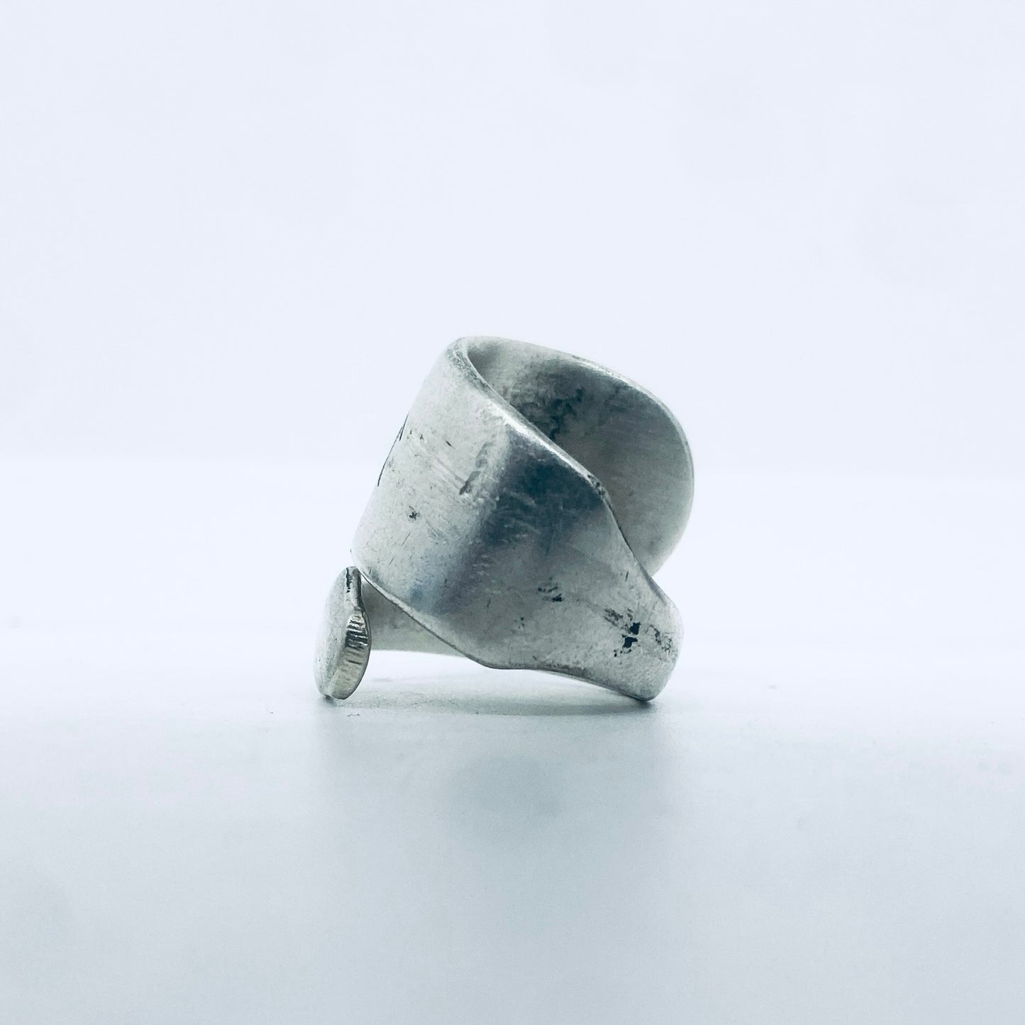 Anello Artigianale con Iniziale P