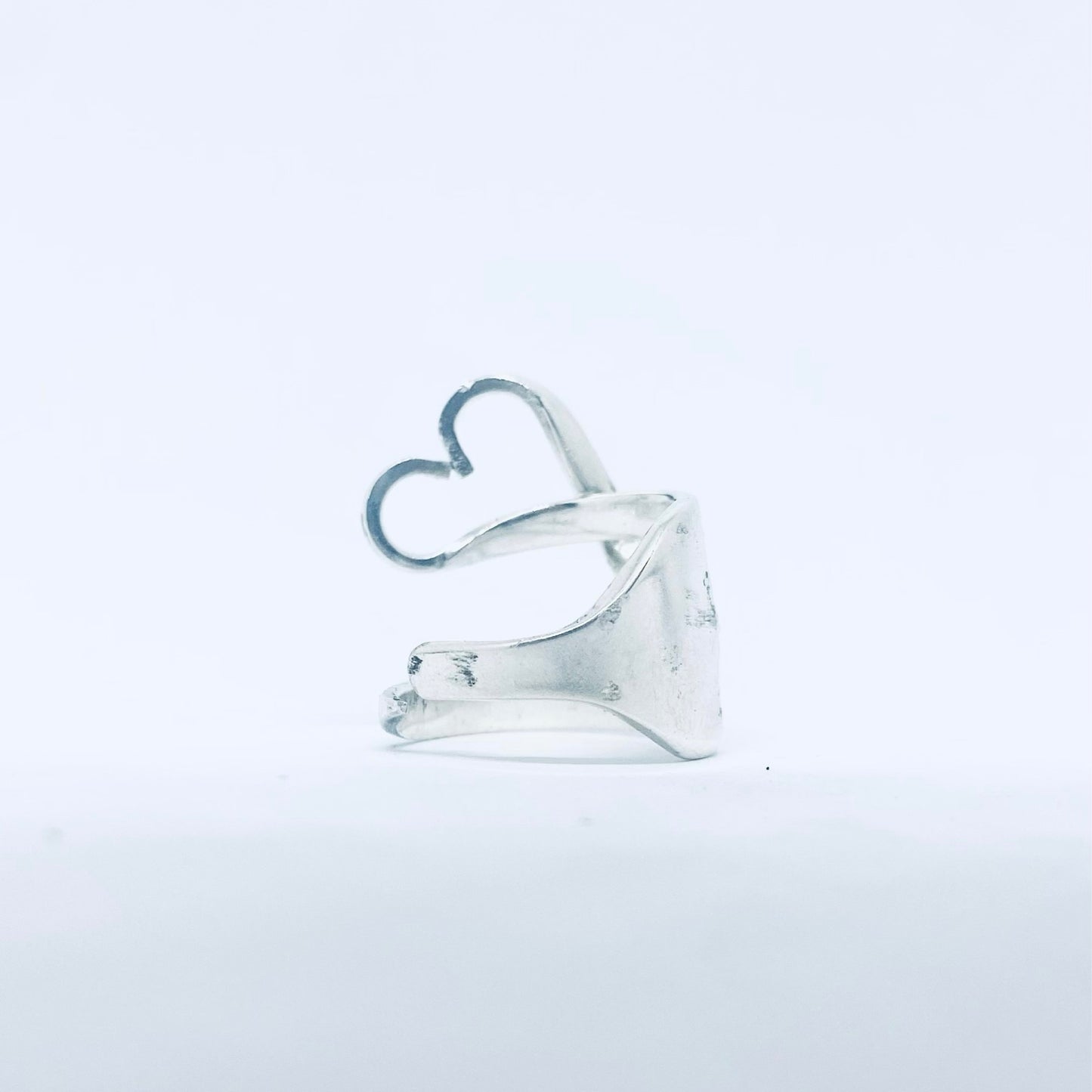Anello Artigianale Mod. FORCHETTINA CUORE Realizzato con parte di antica forchettina in Argento (Prima Metà del ’900)
