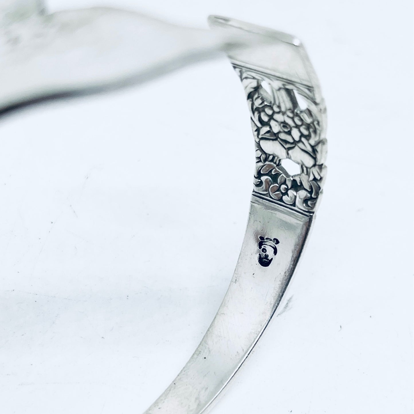 Bracciale Artigianale Mod. CODA MARTELLATA Realizzato con Antica posata in Argento (Prima Metà del ’900)