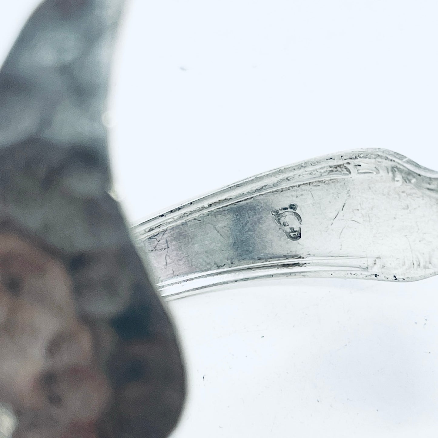 Bracciale Artigianale Mod. CODA MARTELLATA Realizzato con Antica posata in Argento (Prima Metà del ’900)