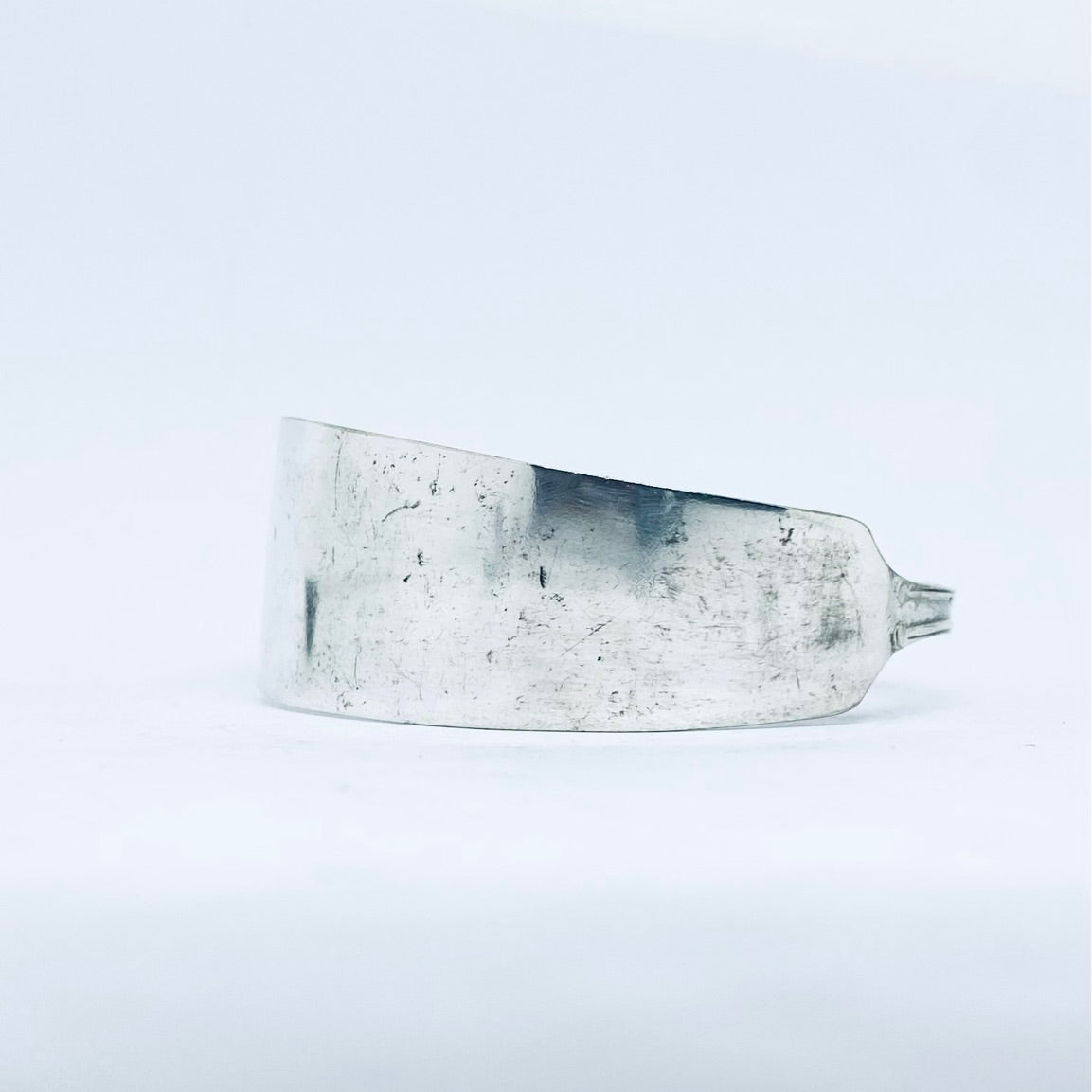 Bracciale Artigianale Mod. MASTER BUTTER KNIFE Realizzato con Antica posata in Argento (Prima Metà del ’900)