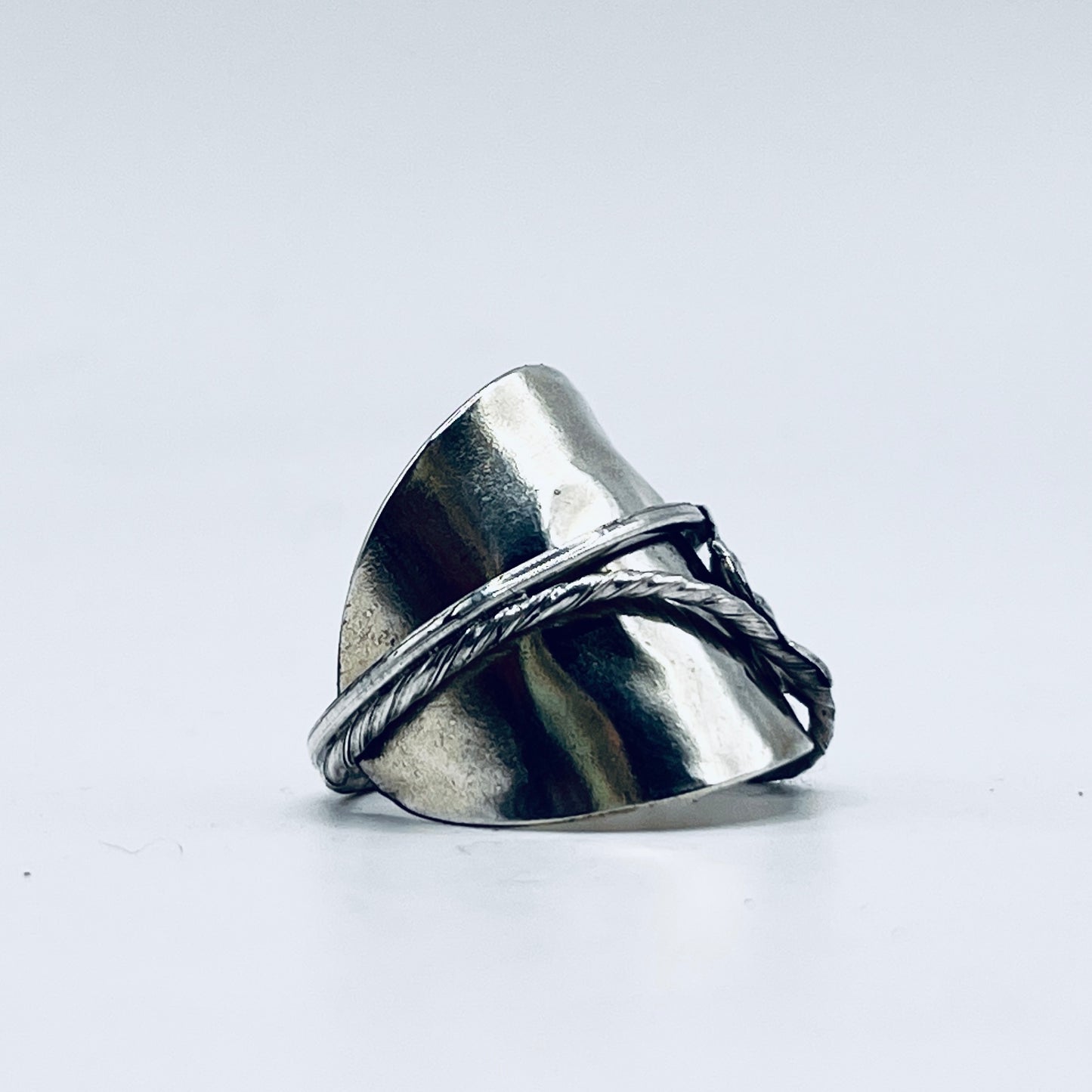 Anello Artigianale ART NOUVEAU Mod. INTERO/SPIRALE Realizzato con Antica posata in Argento (Prima Metà del ’900)