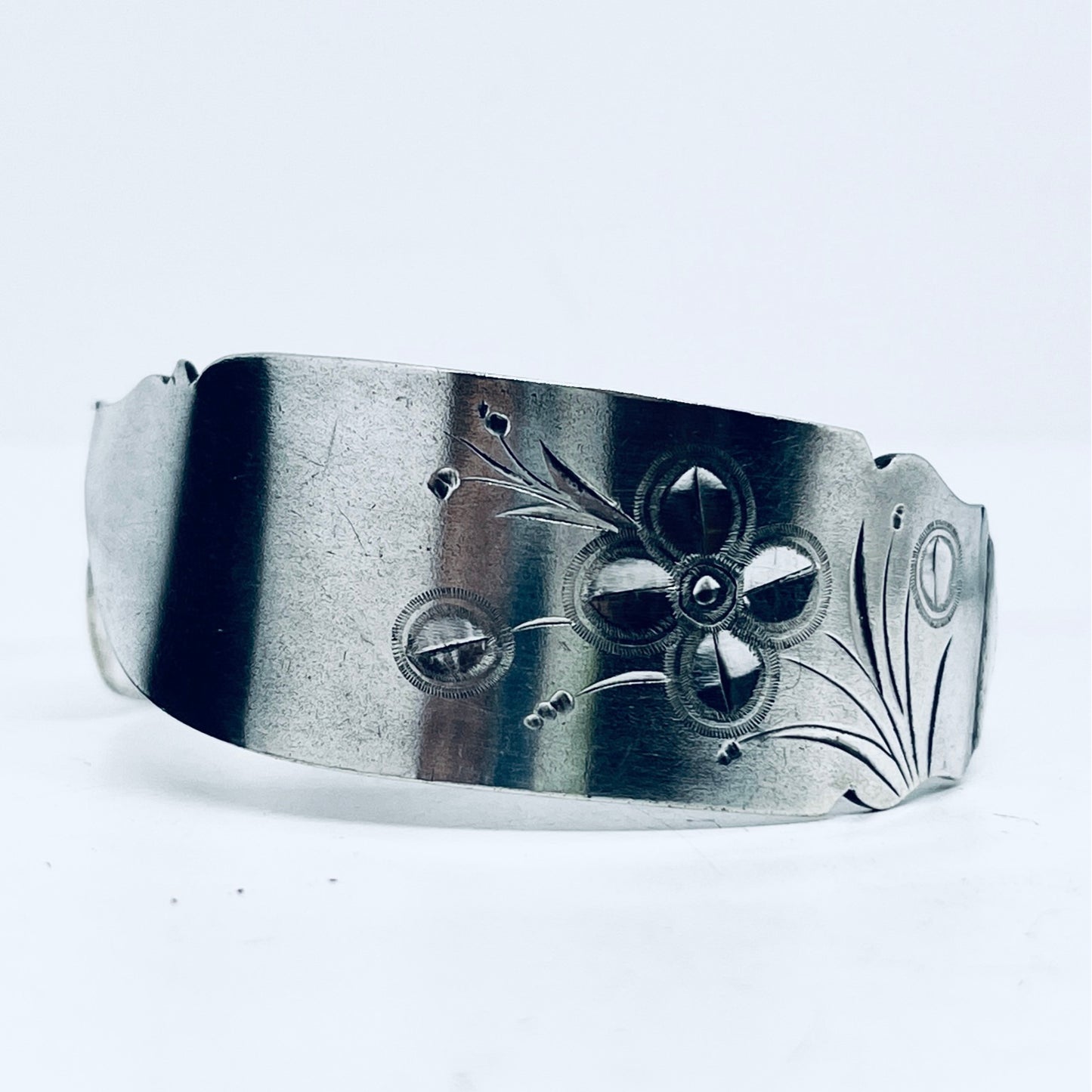 Bracciale Artigianale Mod. MASTER BUTTER KNIFE Realizzato con Antica posata in Argento (Prima Metà del ’900)