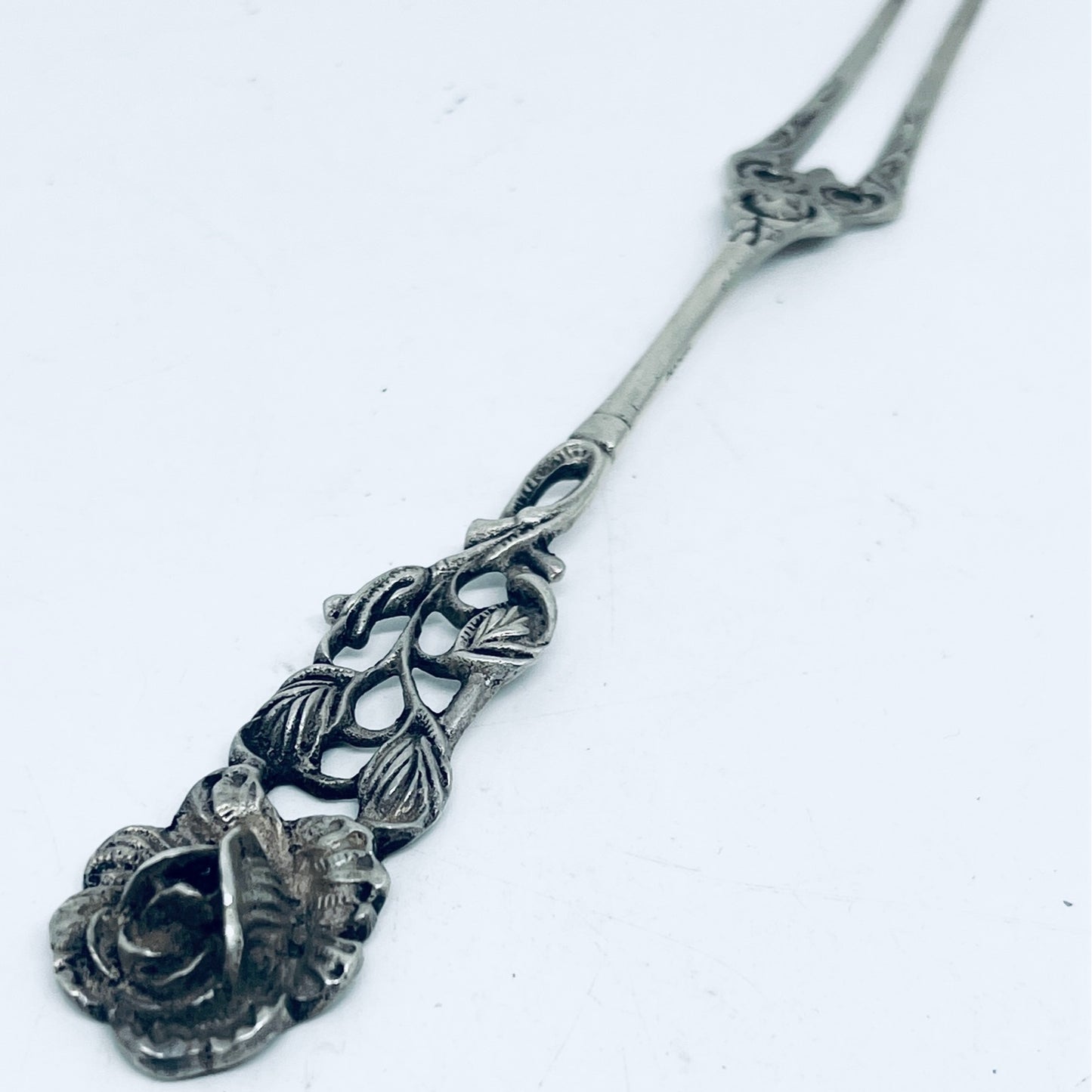 Anello Artigianale Mod. FORCHETTINA ROSA DI HILDESHEIM Realizzato con parte di antica forchettina in Argento (Prima Metà del ’900)