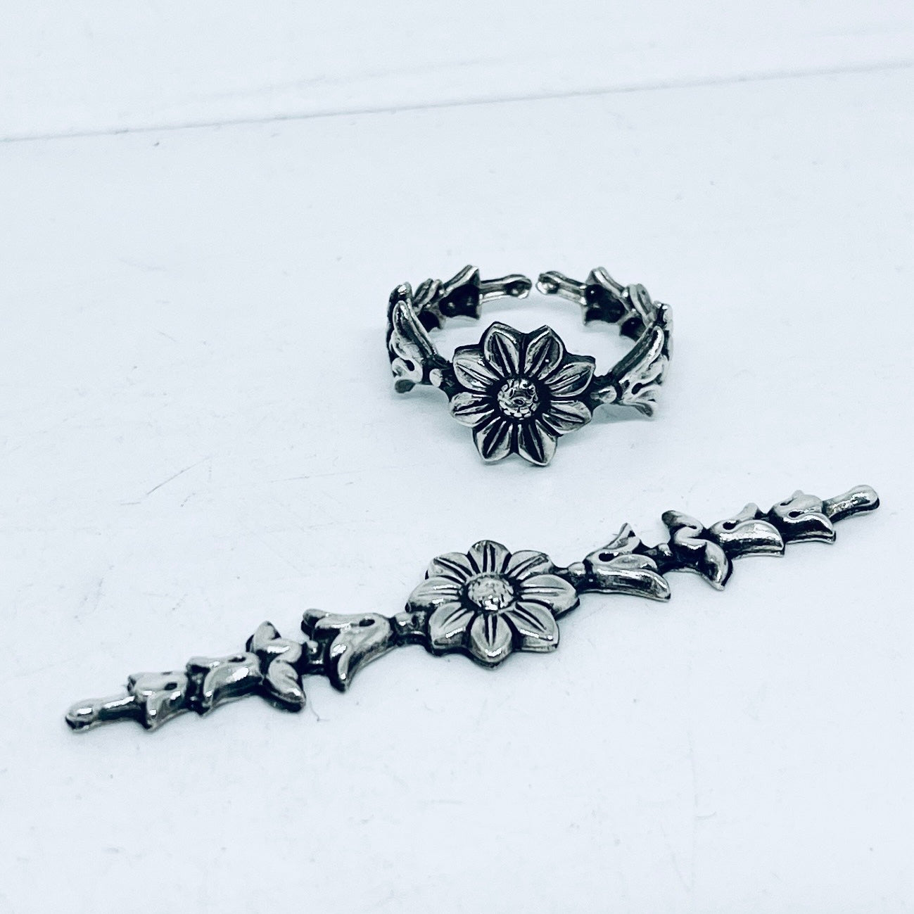 Anello Artigianale GIRASOLE Mod. SPILLA Realizzato con Antica spilla in Argento (Prima Metà del ’900)