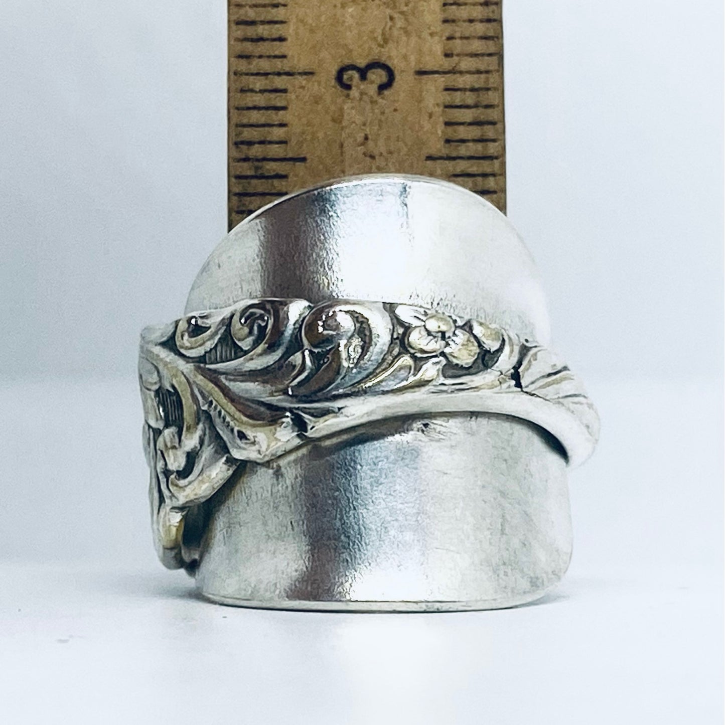 Anello Artigianale SUPER DECORO Mod. INTERO Realizzato con intero Antico Cucchiaino in Argento (Prima Metà del ’900)