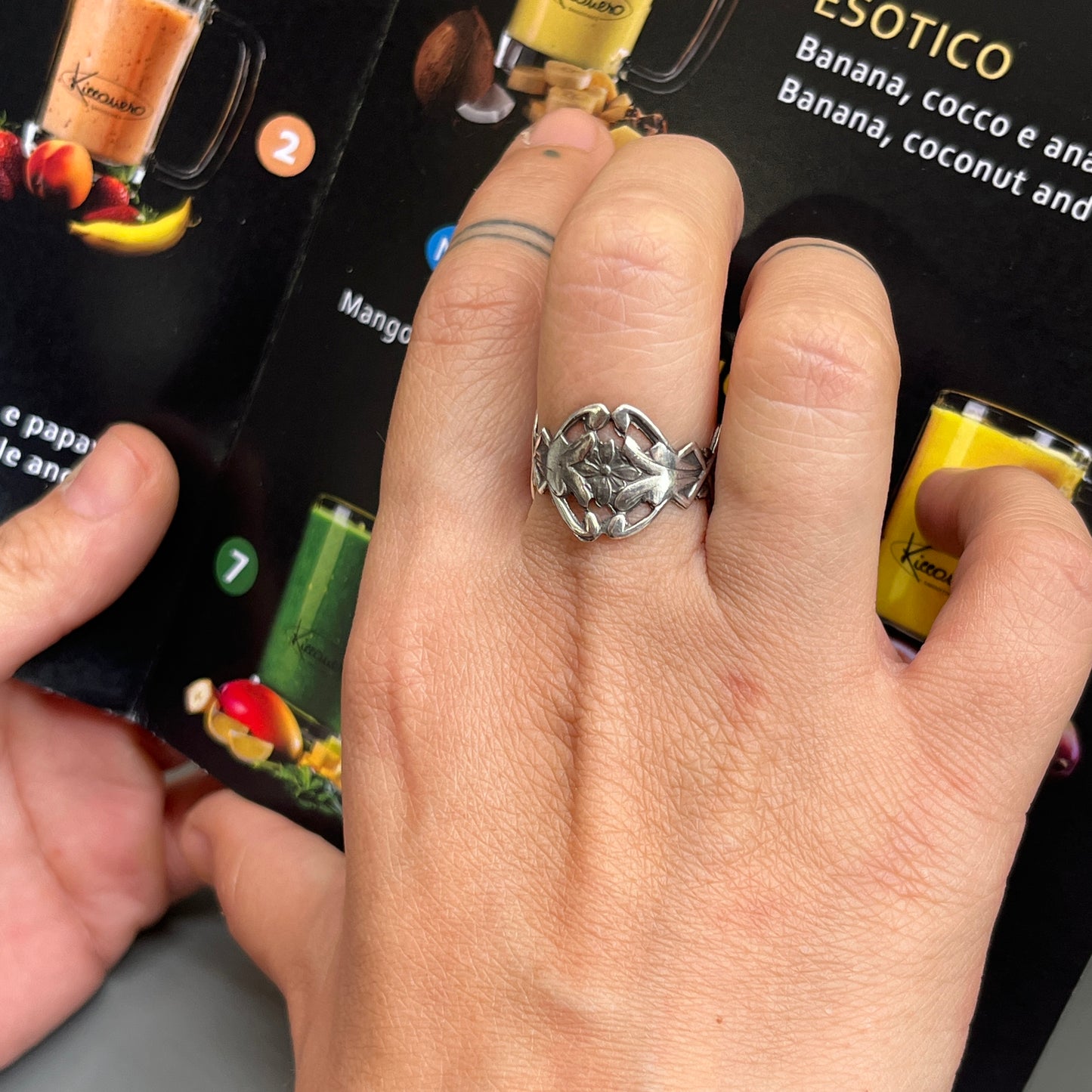 Anello Artigianale FIORE TONDO Mod. SPILLA Realizzato con Antica spilla in Argento (Prima Metà del ’900)