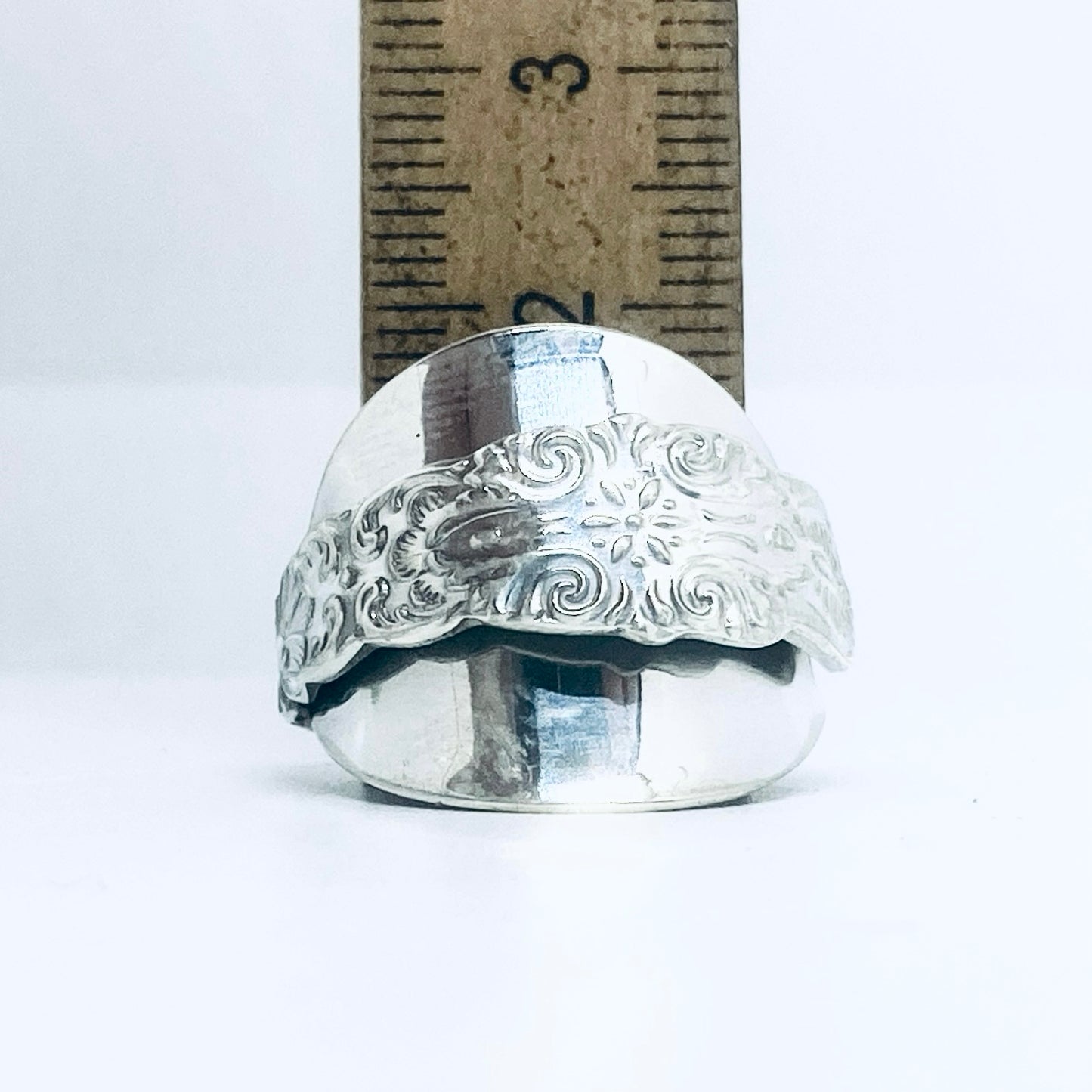 Anello Artigianale DECORO Mod. INTERO Realizzato con intero Antico Cucchiaino in Argento (Prima Metà del ’900)