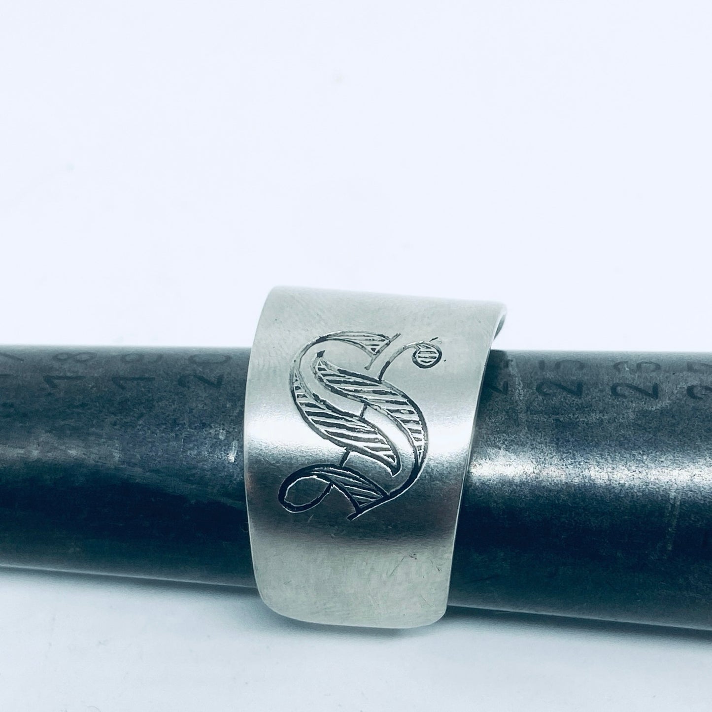 Anello Artigianale con Iniziale S