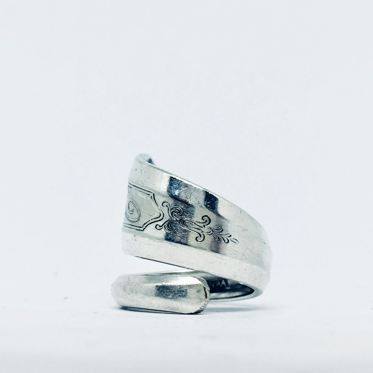 Anello Artigianale con Iniziale O