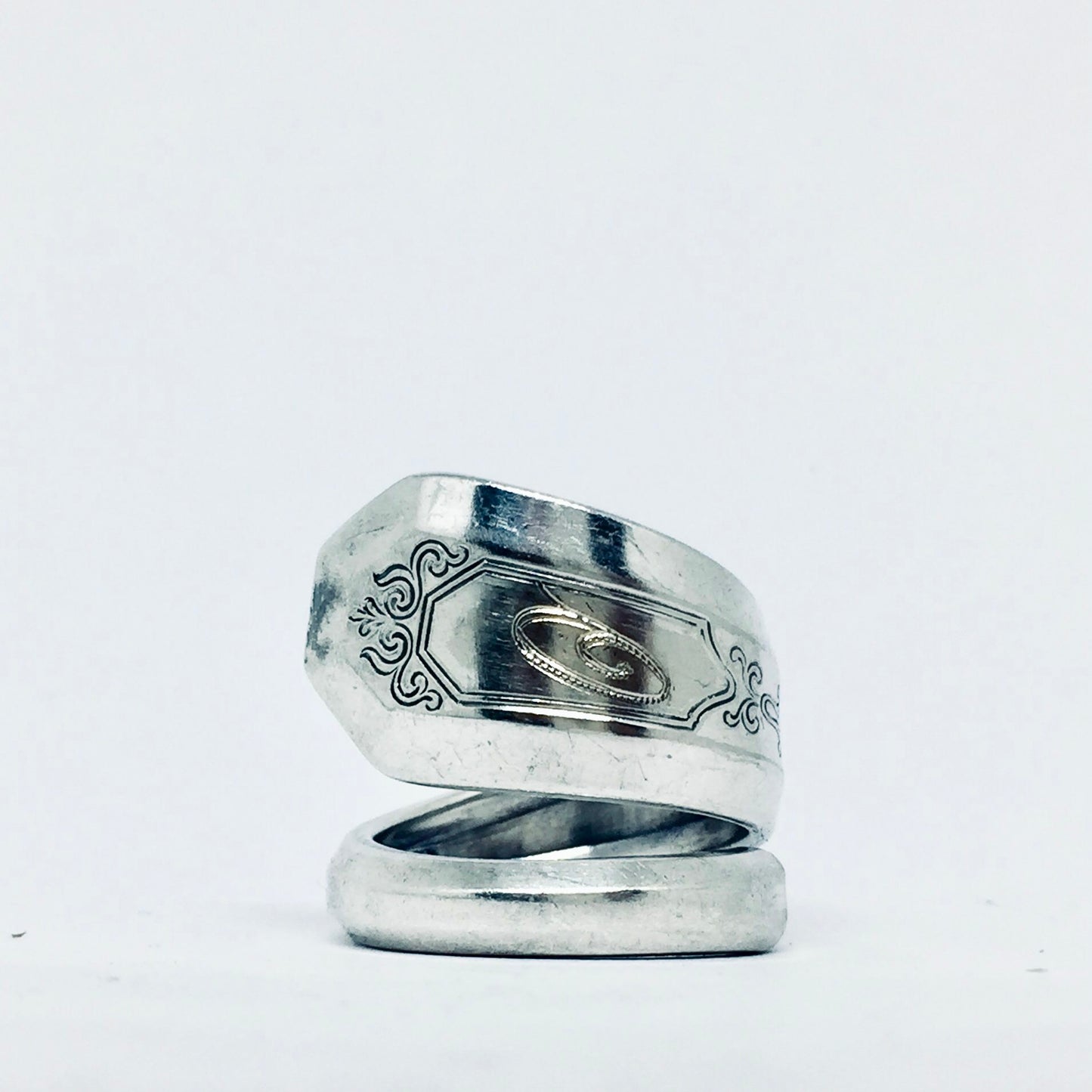 Anello Artigianale con Iniziale O