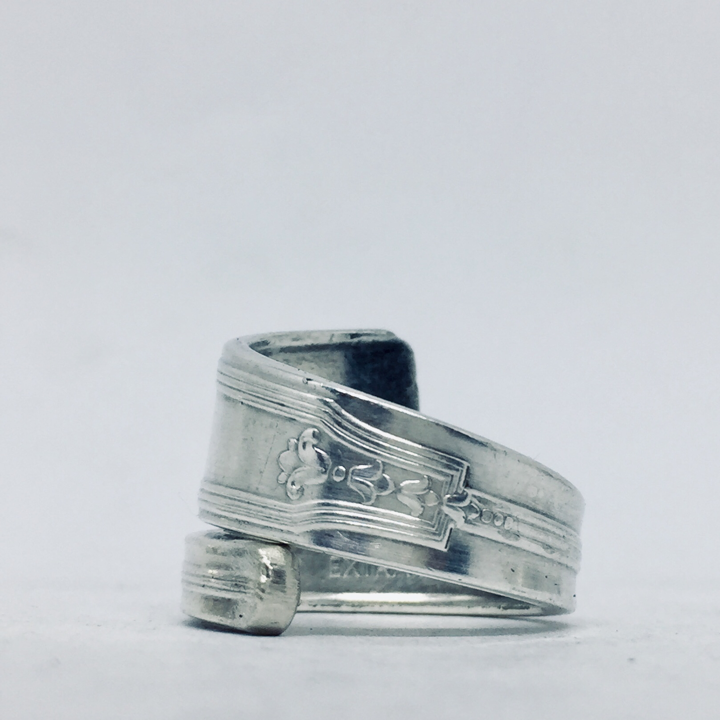 Anello Artigianale con Iniziale T