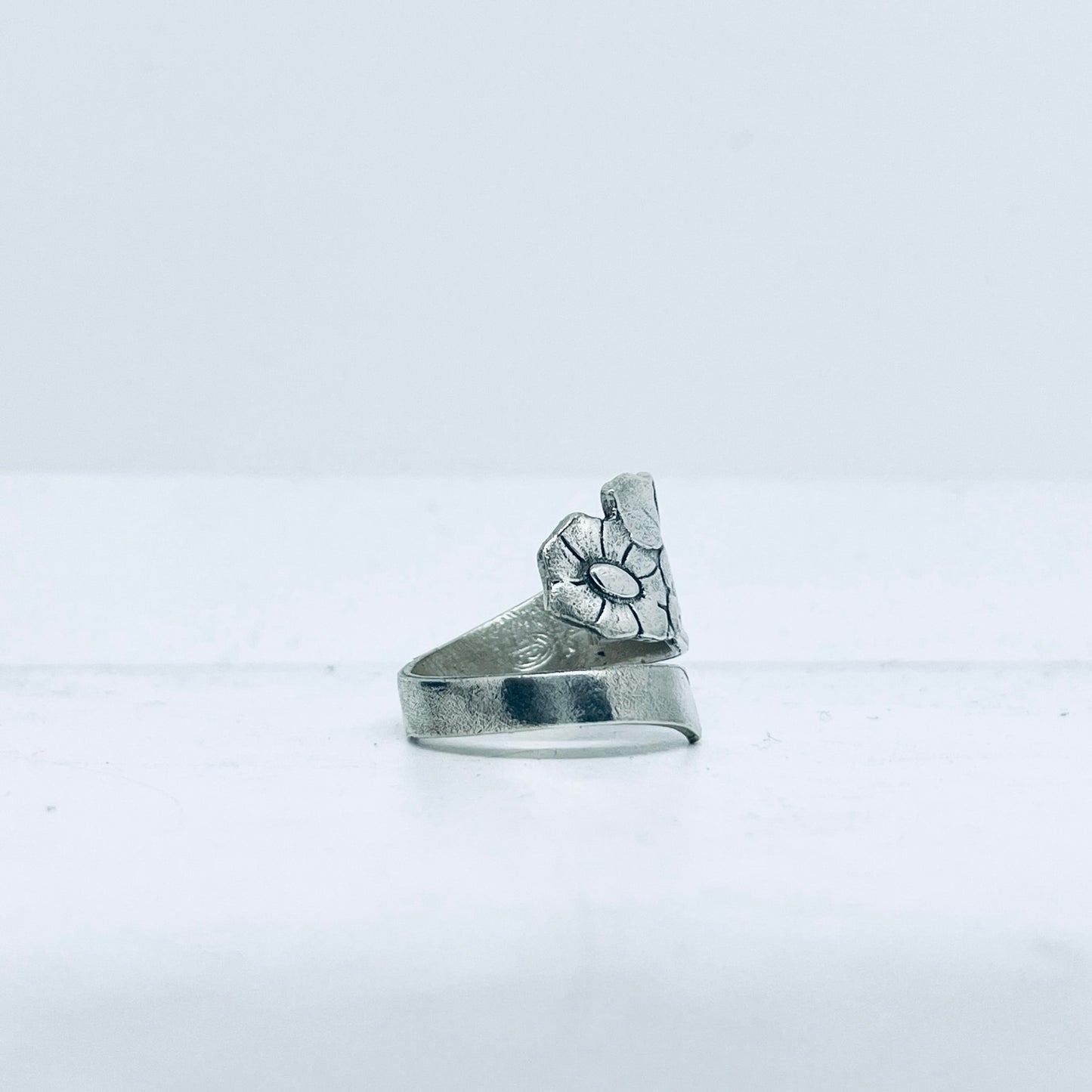Anello Artigianale ACETOSELLA Mod. SPIRALE Realizzato con Antica posata in Argento (Prima Metà del ’900)