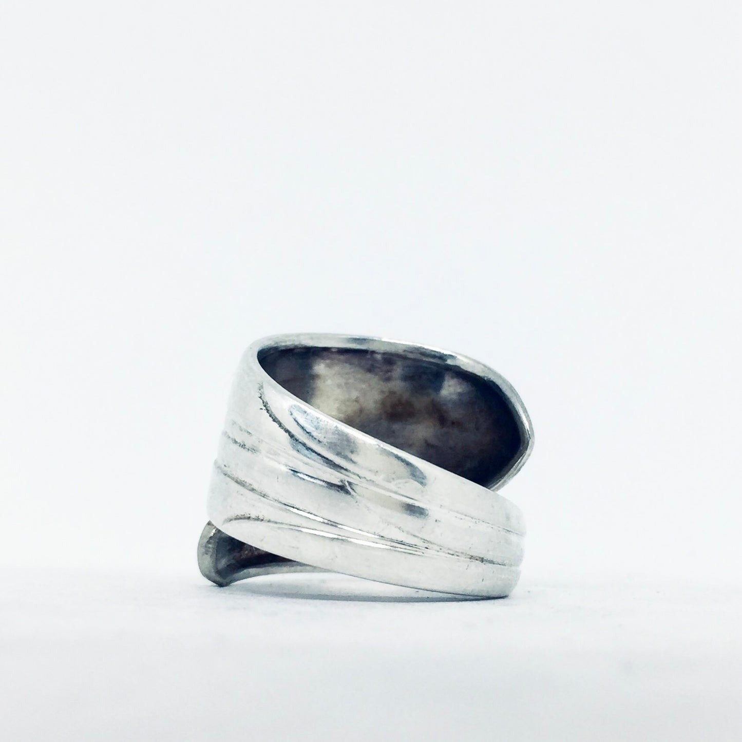 Anello Artigianale con Iniziale I