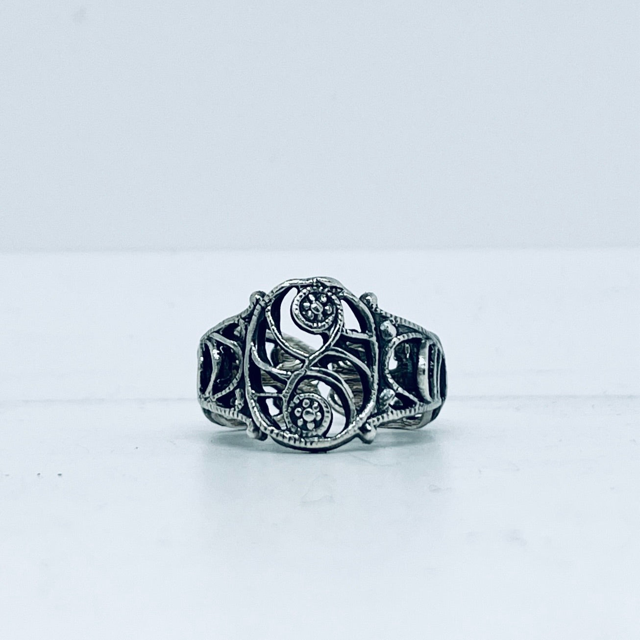 Anello Artigianale “BOCCHETTA SERRATURA TAO” Realizzato con bocchetta serratura in Argento (Prima Metà del ’900)