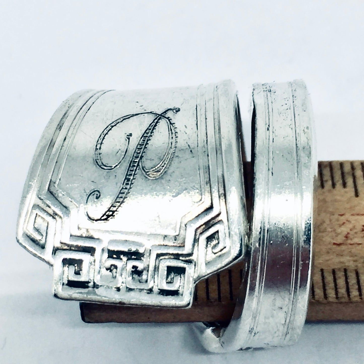 Anello Artigianale con Iniziale P