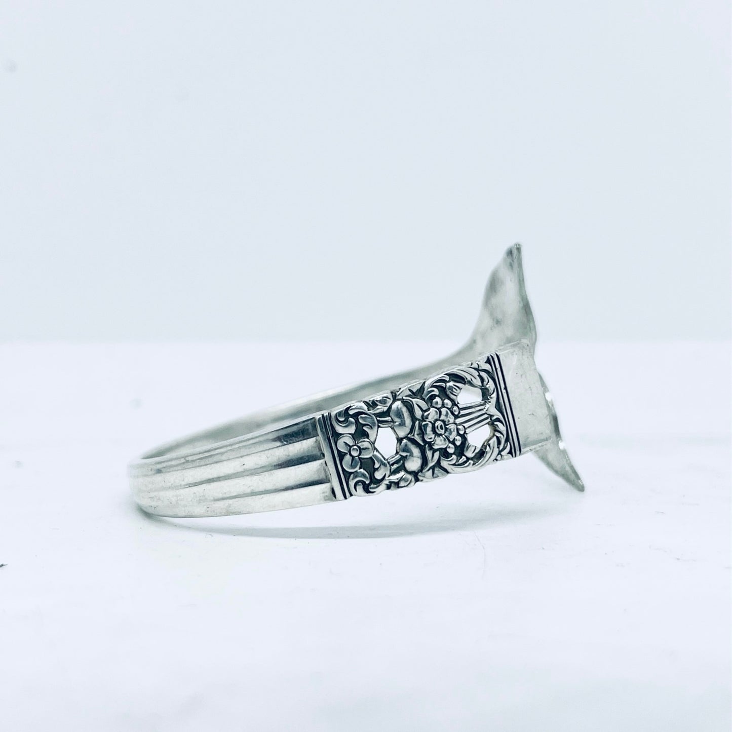 Bracciale Artigianale Mod. CODA MARTELLATA Realizzato con Antica posata in Argento (Prima Metà del ’900)
