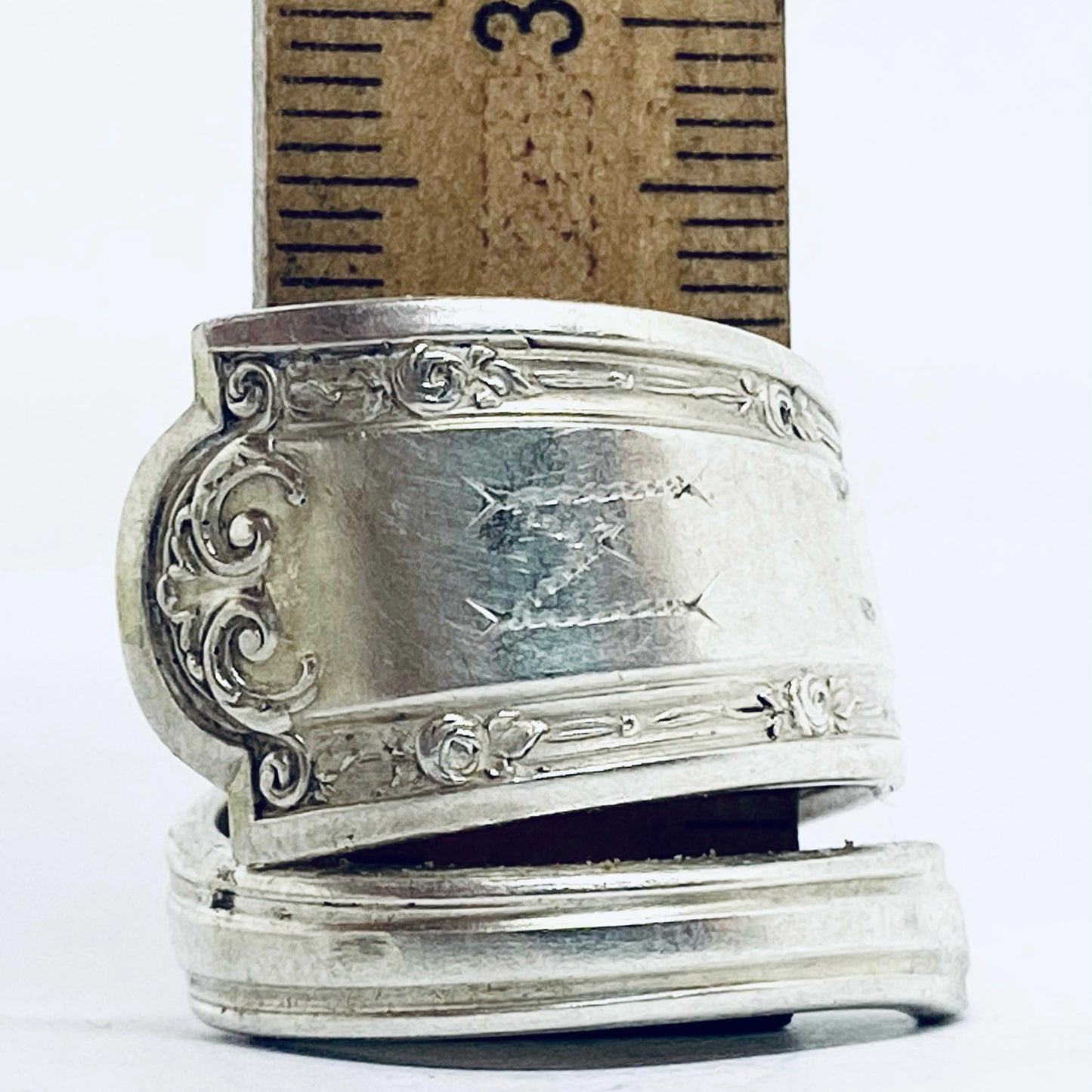 Anello Artigianale con Iniziale M