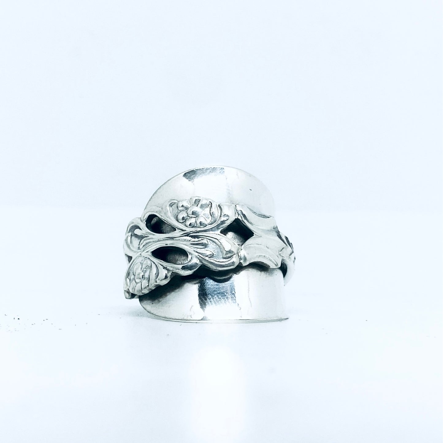 Anello Artigianale TRAFORO Mod. INTERO Realizzato con intero Antico Cucchiaino in Argento (Prima Metà del ’900)