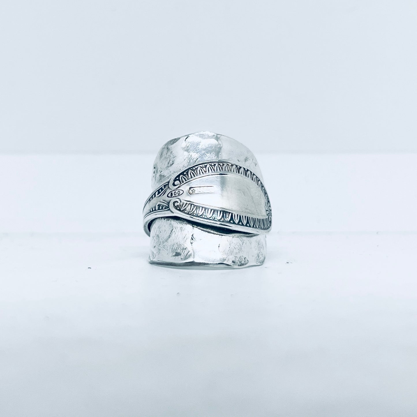 Anello Artigianale Mod. INTERO MARTELLATO Realizzato con intero Antico Cucchiaino in Argento (Prima Metà del ’900)