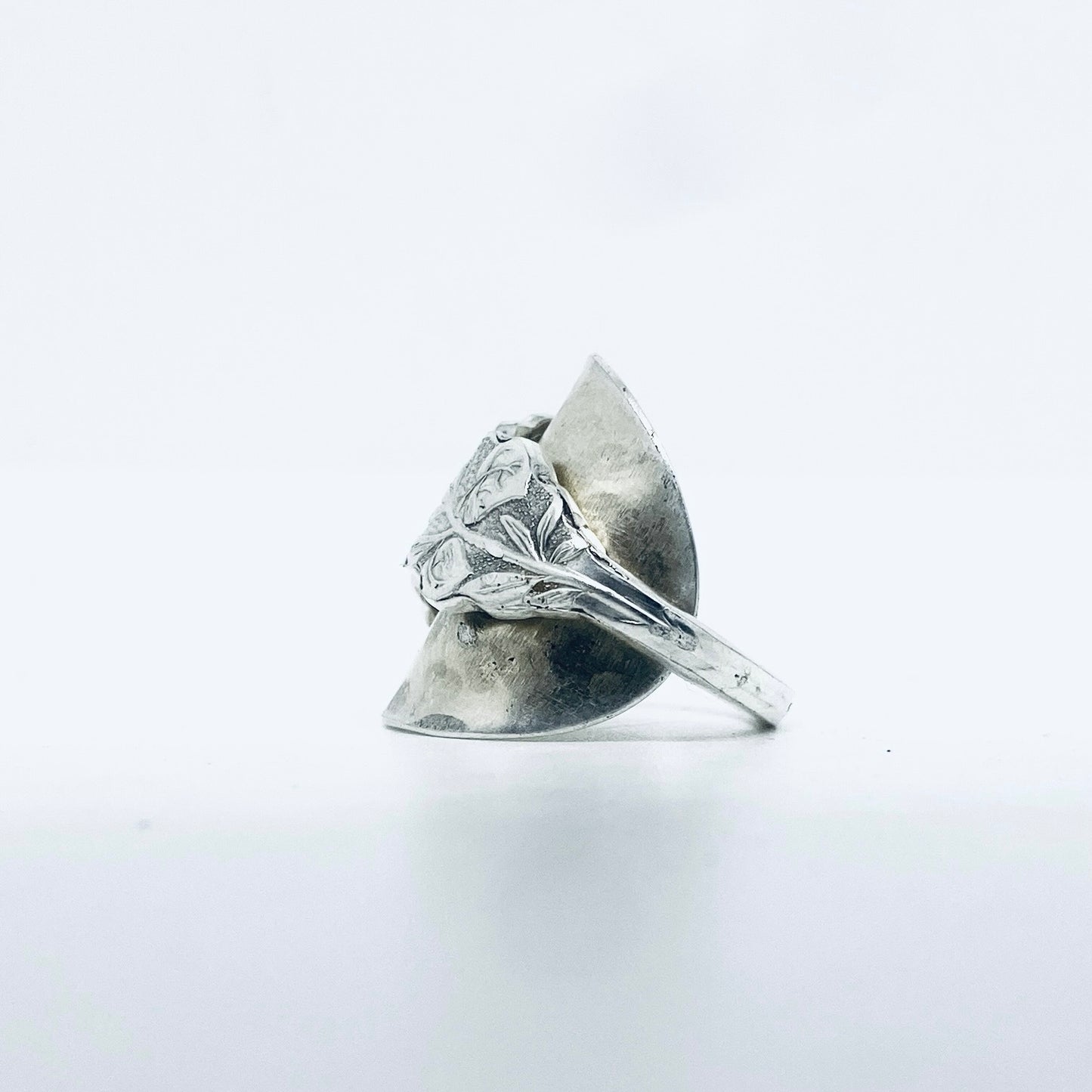 Anello Artigianale FIORE Mod. INTERO Realizzato con intero Antico Cucchiaino in Argento (Prima Metà del ’900)