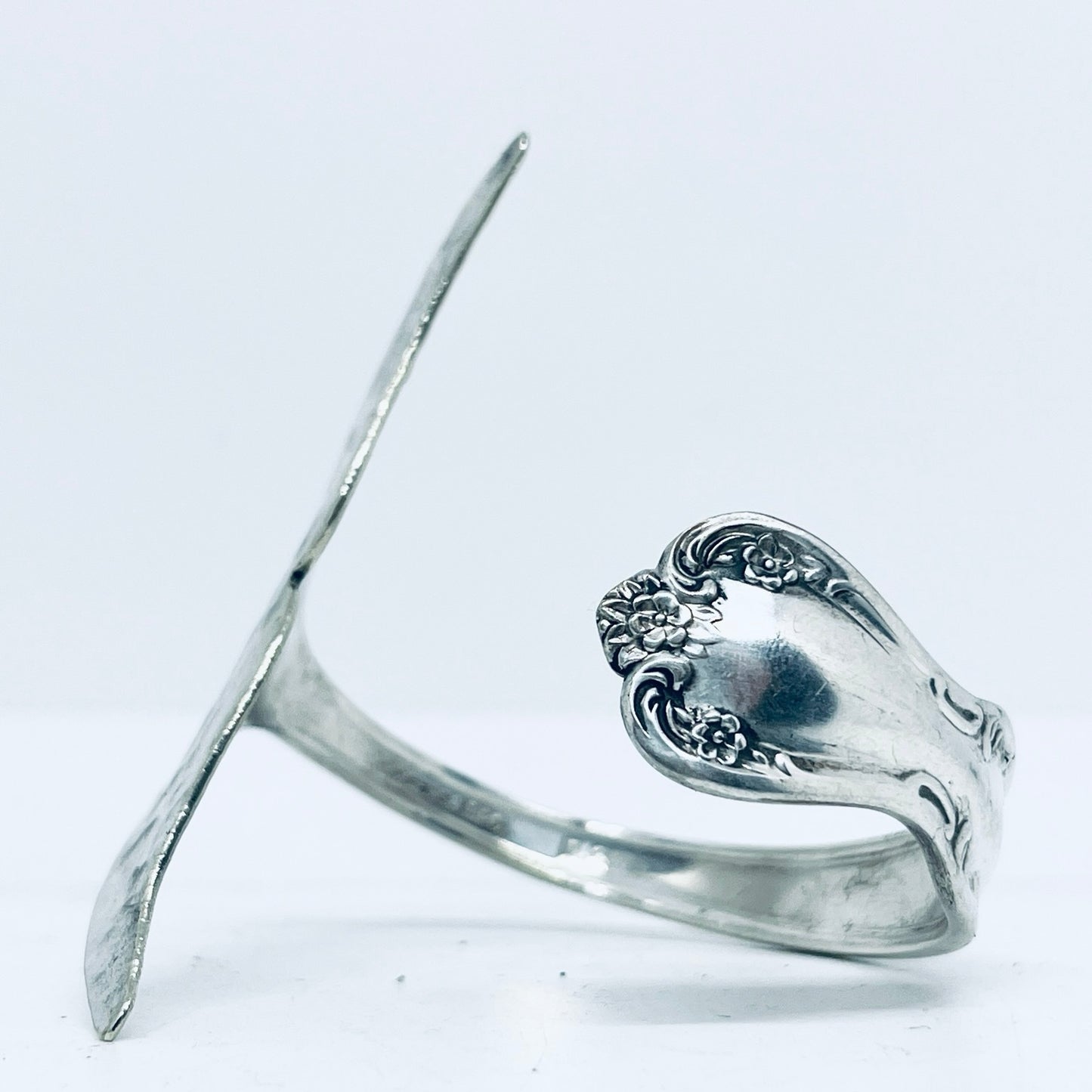 Bracciale Artigianale Mod. CODA MARTELLATA Realizzato con Antica posata in Argento (Prima Metà del ’900)