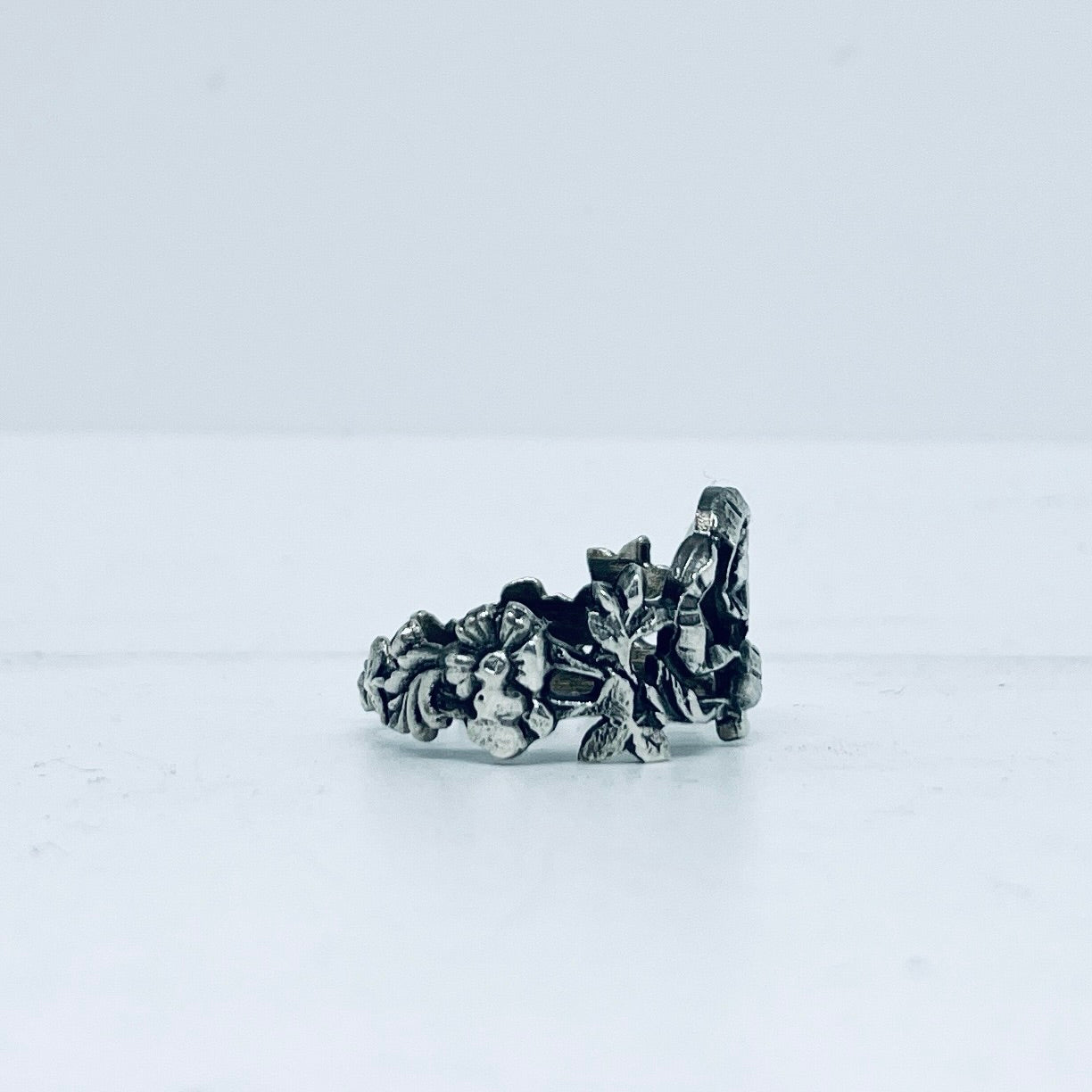 Anello Artigianale FIOCCO Mod. SPILLA Realizzato con Antica spilla in Argento (Prima Metà del ’900)