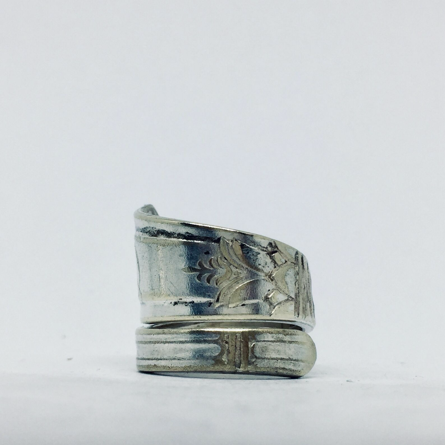 Anello Artigianale con Iniziale P