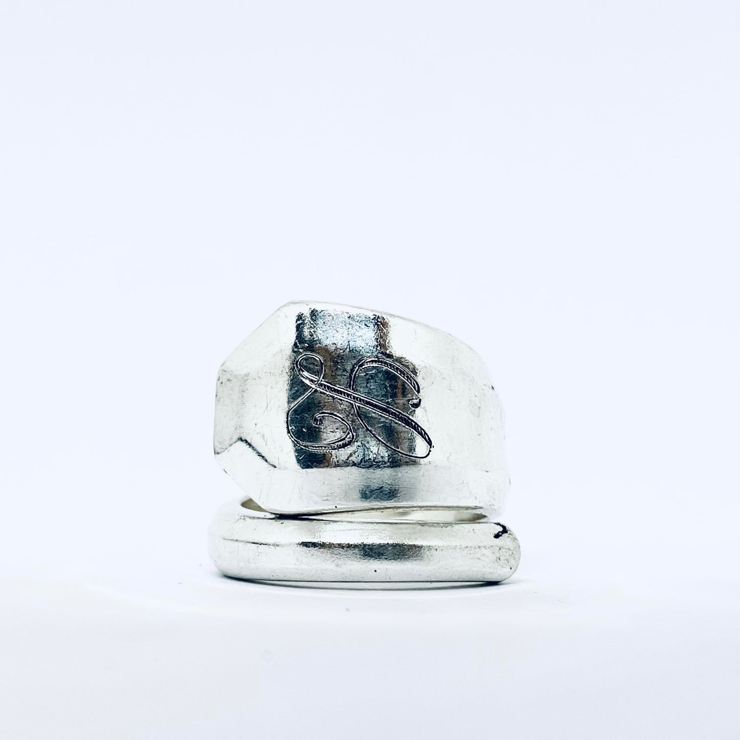 Anello Artigianale con Iniziale L