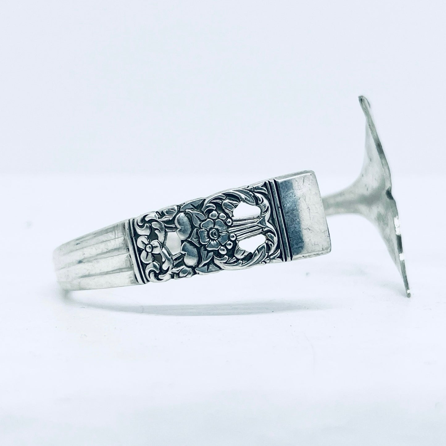 Bracciale Artigianale Mod. CODA MARTELLATA Realizzato con Antica posata in Argento (Prima Metà del ’900)