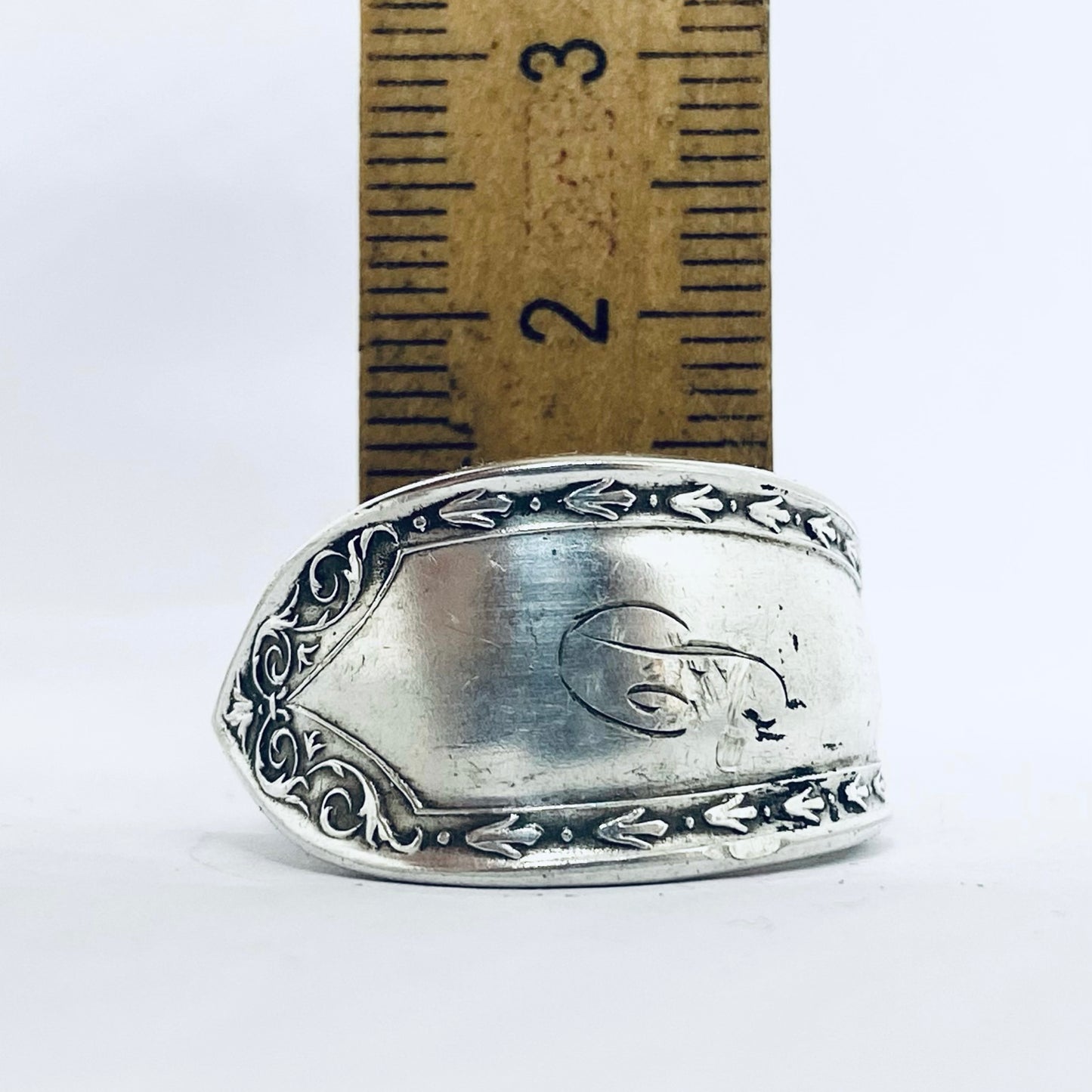 Anello Artigianale con Iniziale P