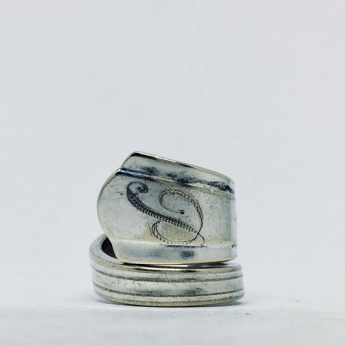 Anello Artigianale con Iniziale P
