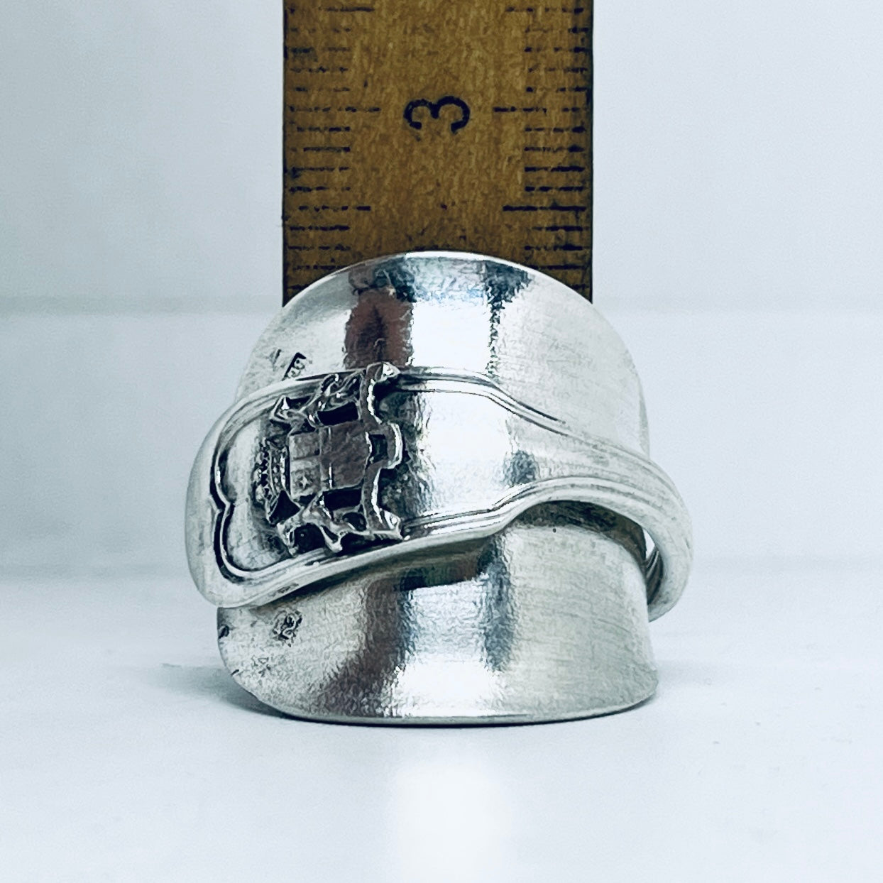 Anello Artigianale STEMMA Mod. INTERO Realizzato con intero Antico Cucchiaino in Argento (Prima Metà del ’900)
