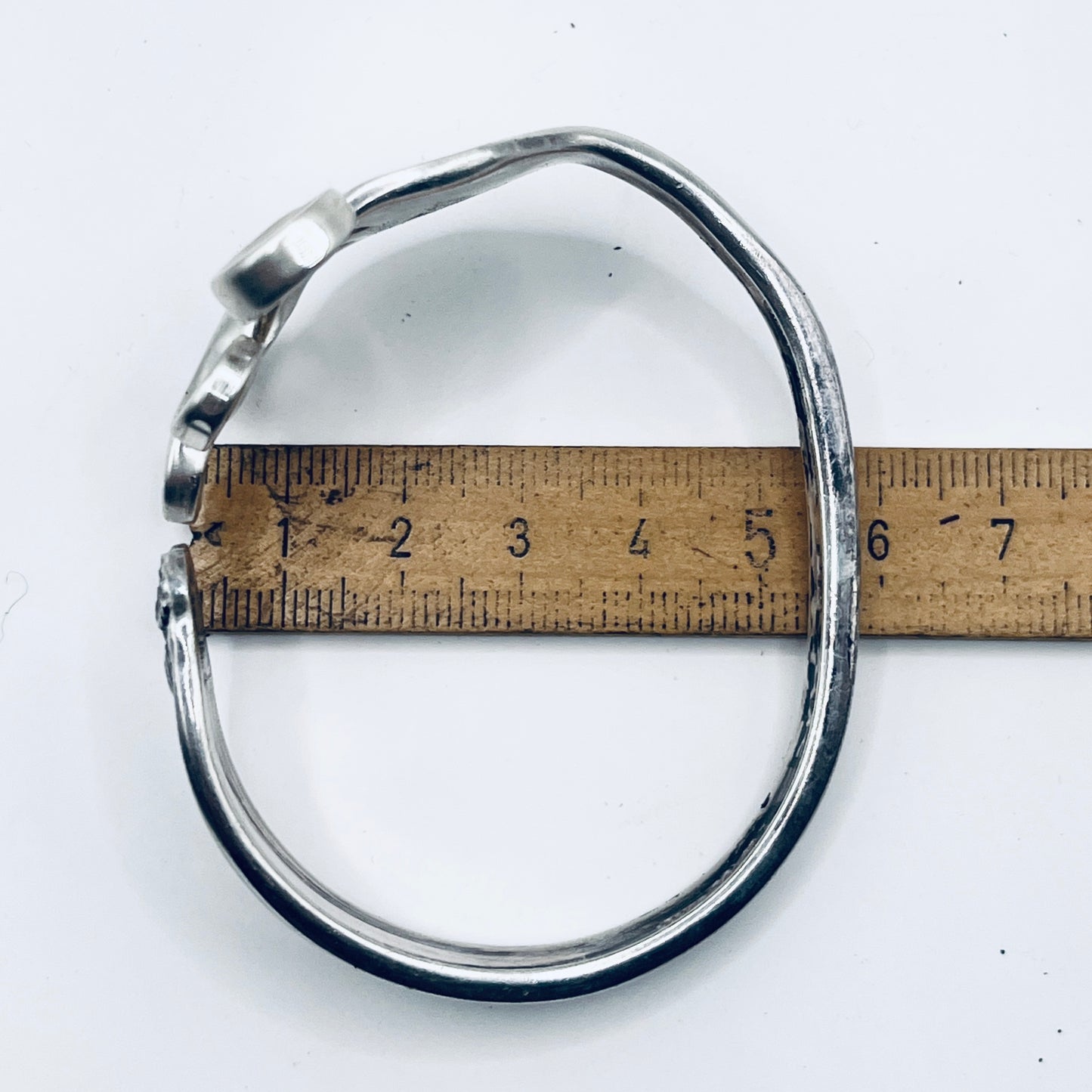 Bracciale Artigianale Mod. FORCHETTA NARCISO Realizzato con Antica posata in lega d’argento (Prima Metà del ’900)