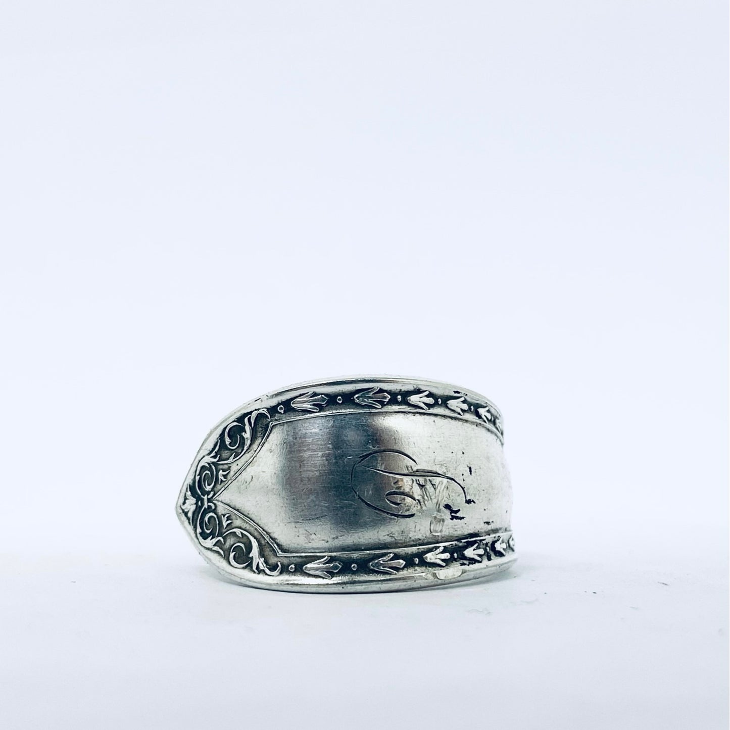 Anello Artigianale con Iniziale P