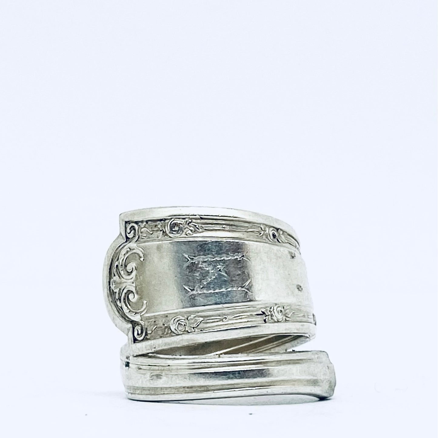 Anello Artigianale con Iniziale M
