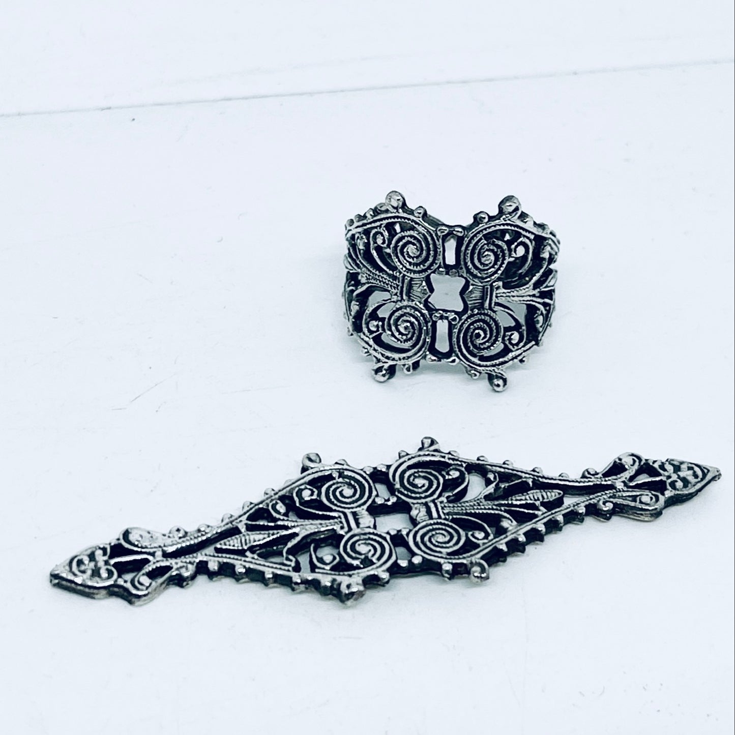 Anello Artigianale “BOCCHETTA SERRATURA 4 SPIRALI” Realizzato con bocchetta serratura in Argento (Prima Metà del ’900)