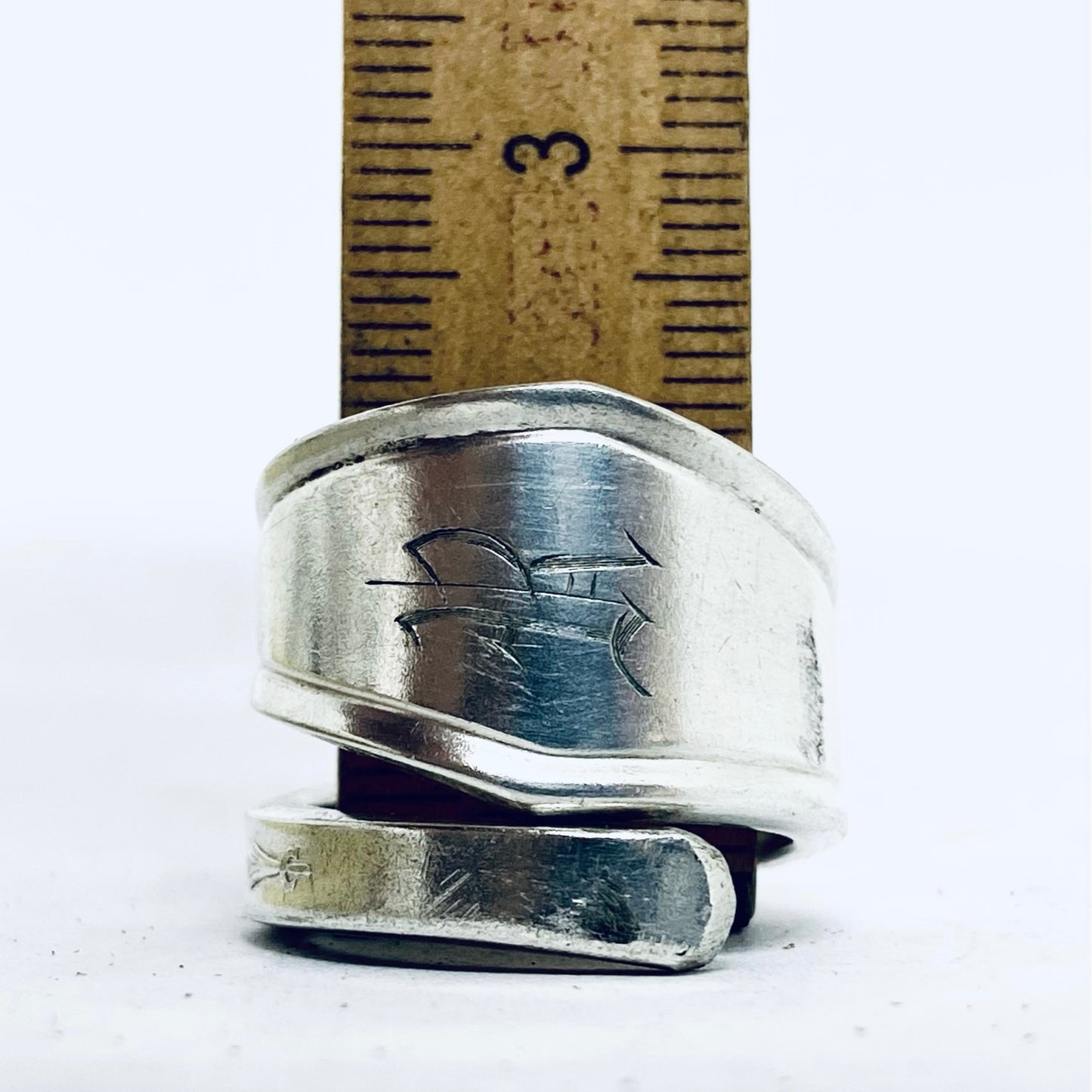 Anello Artigianale con Iniziale R