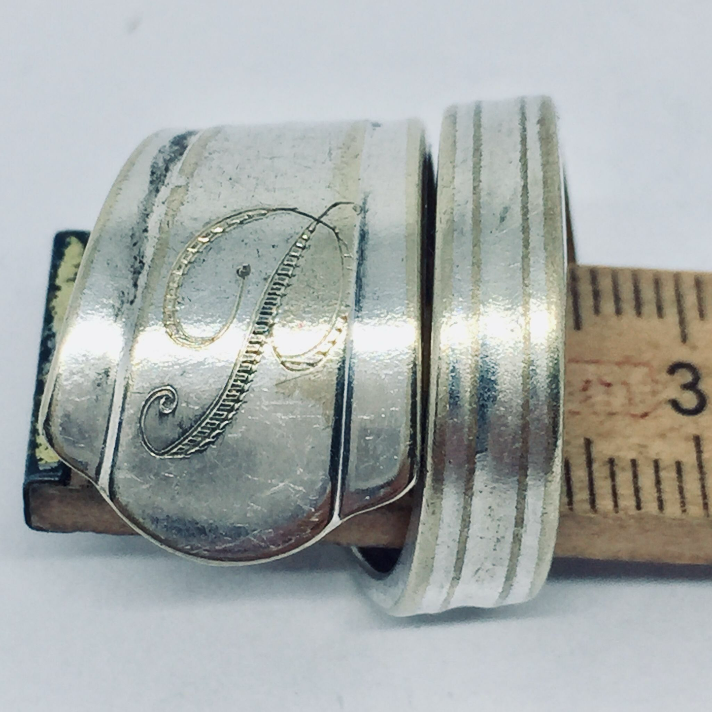 Anello Artigianale con Iniziale P